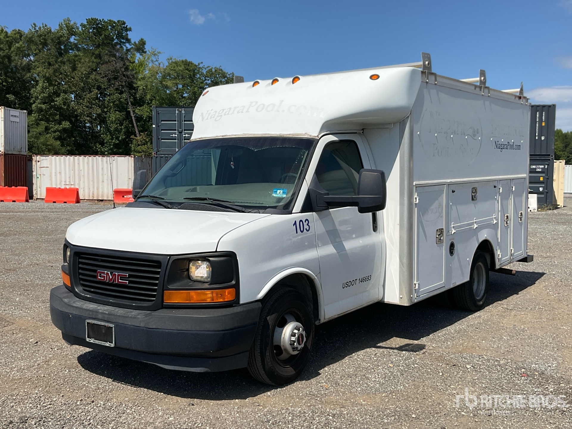 Photo of 2017 GMC SAVANA 3500