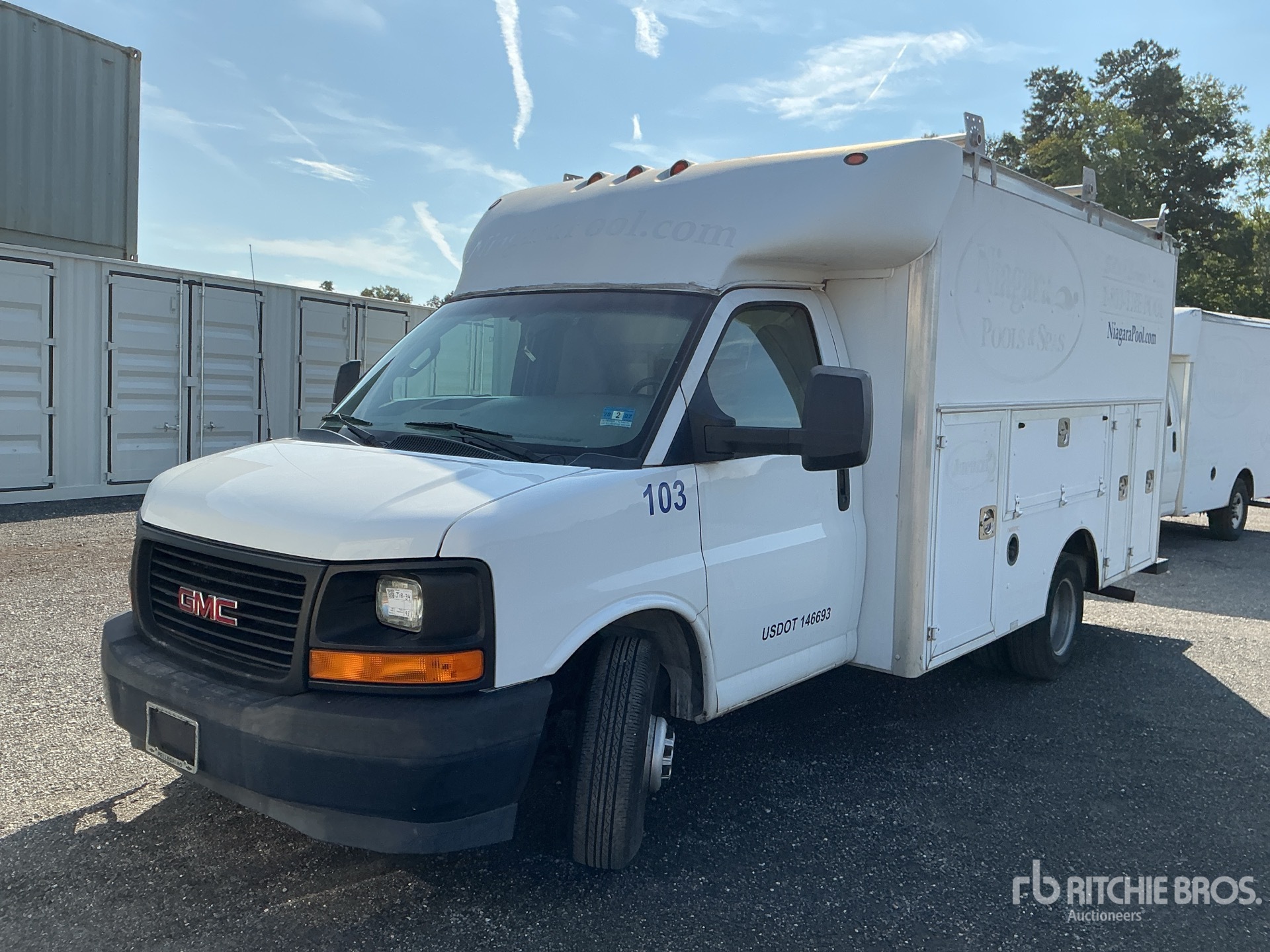 2017 GMC SAVANA 3500