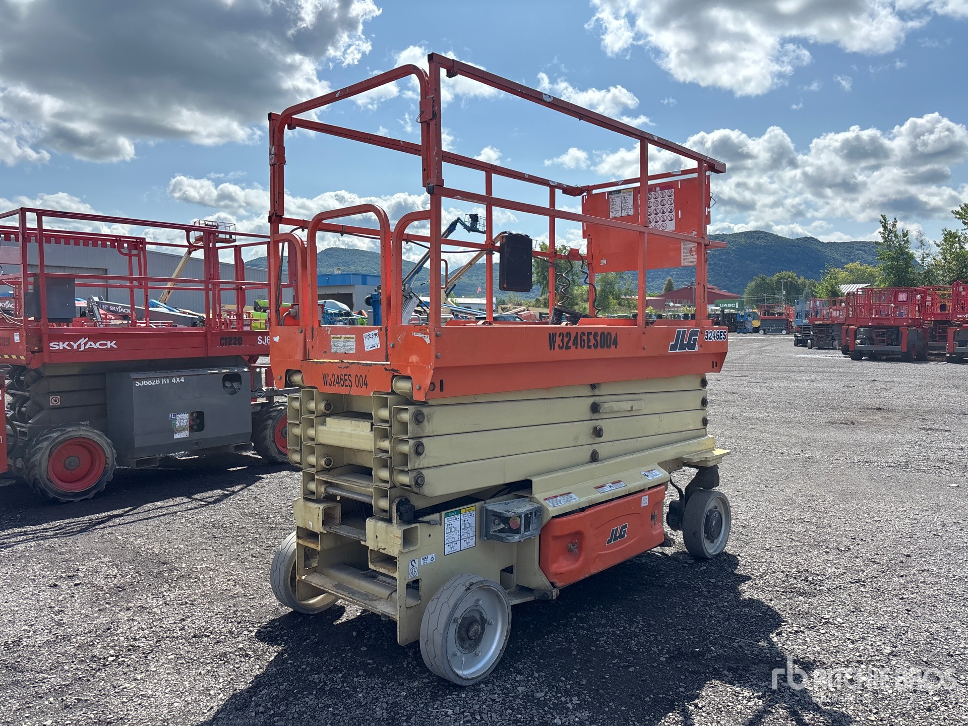 2015 JLG 3246ES