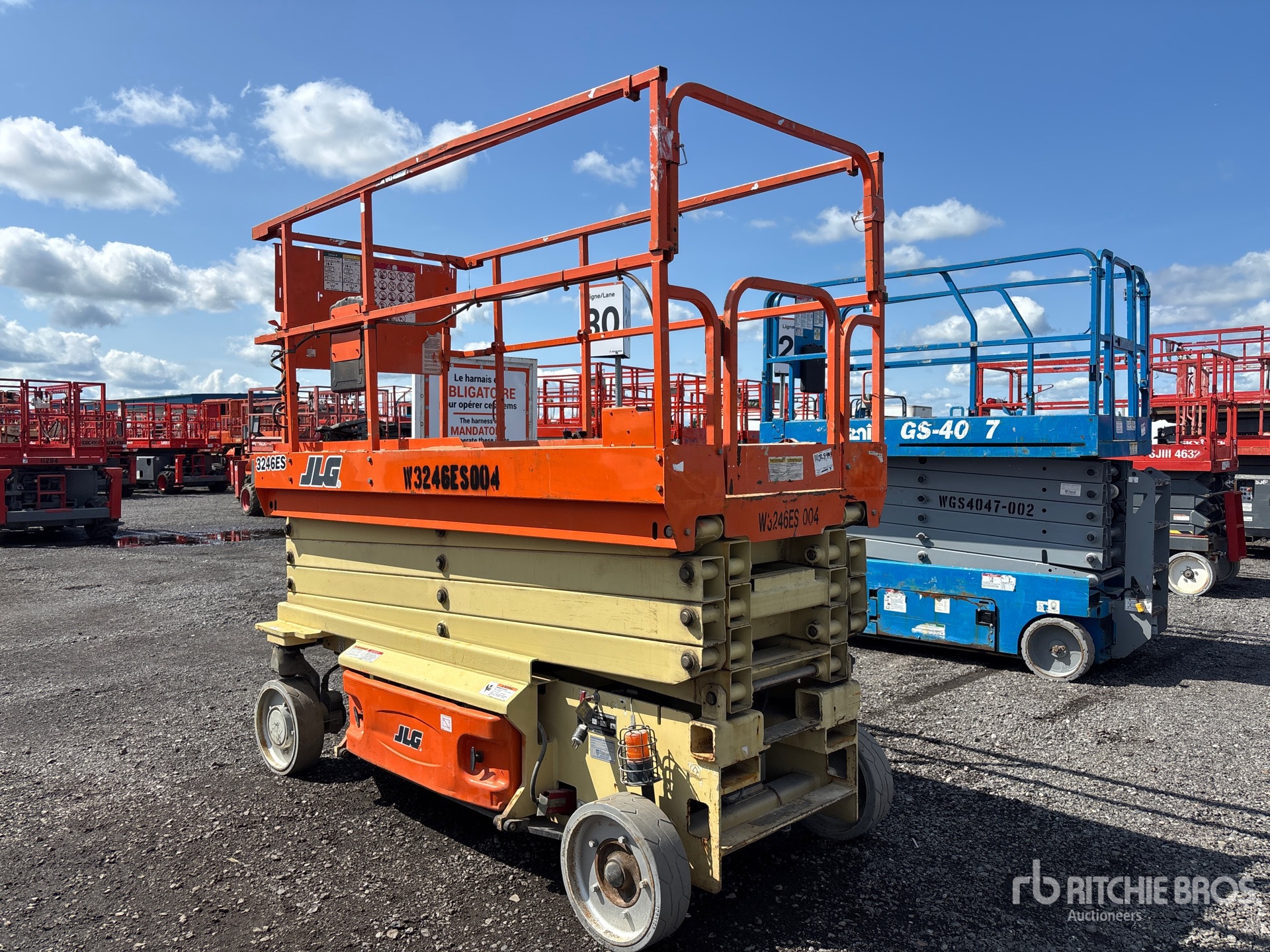 2015 JLG 3246ES