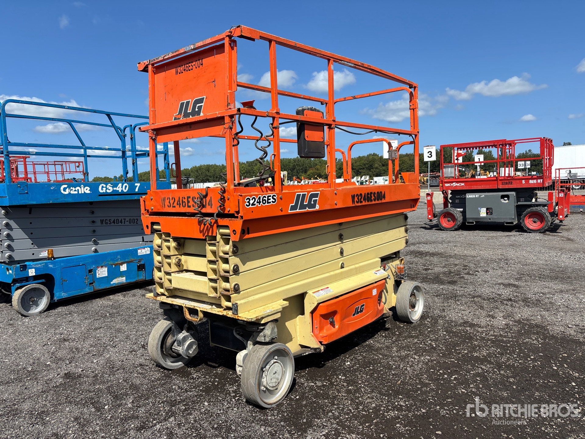 Photo of 2015 JLG 3246ES