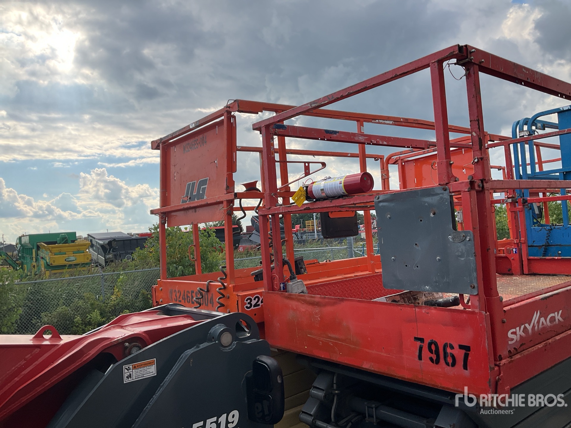 2015 JLG 3246ES