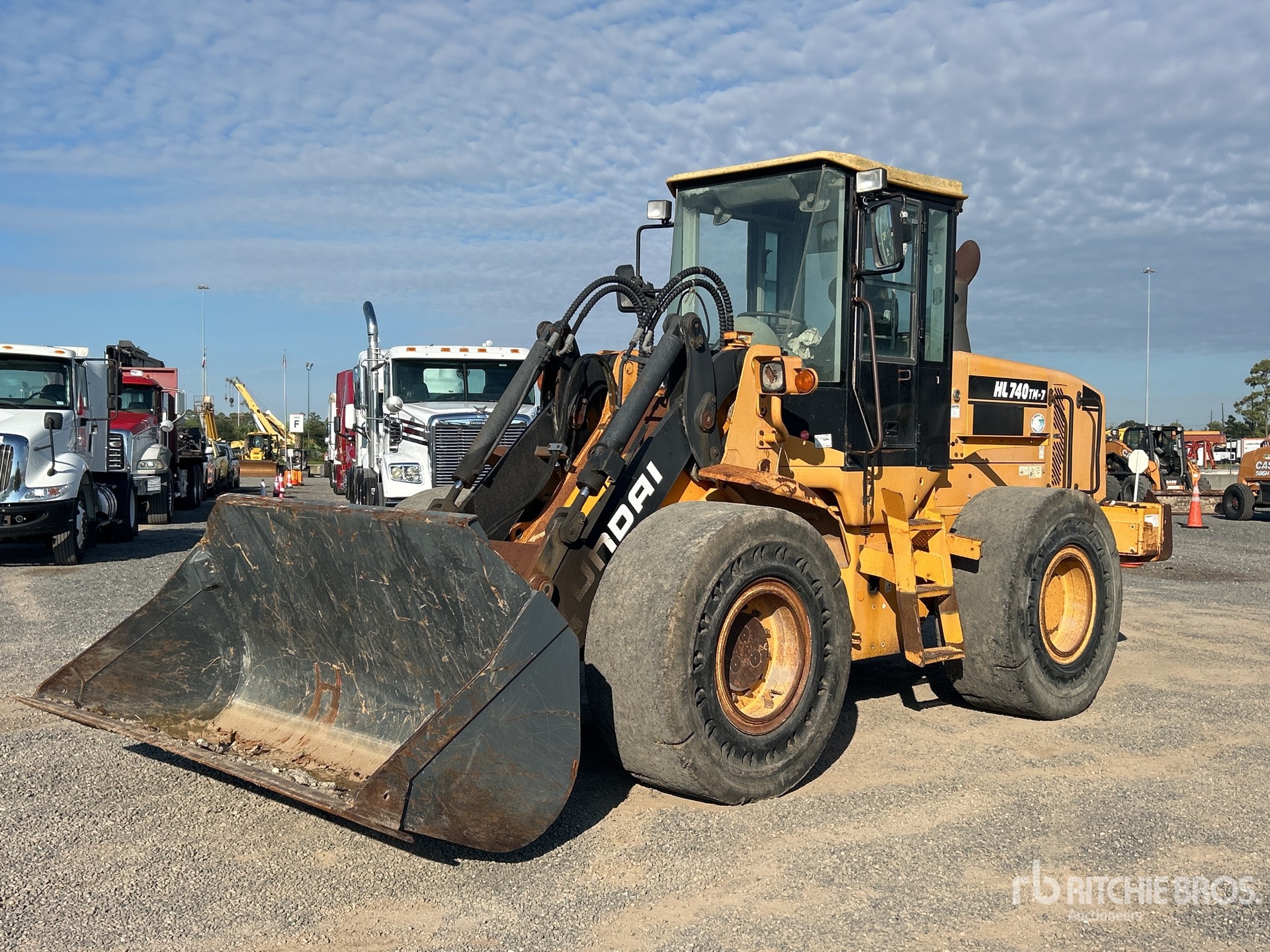 Photo of 2007 Hyundai HL740TM