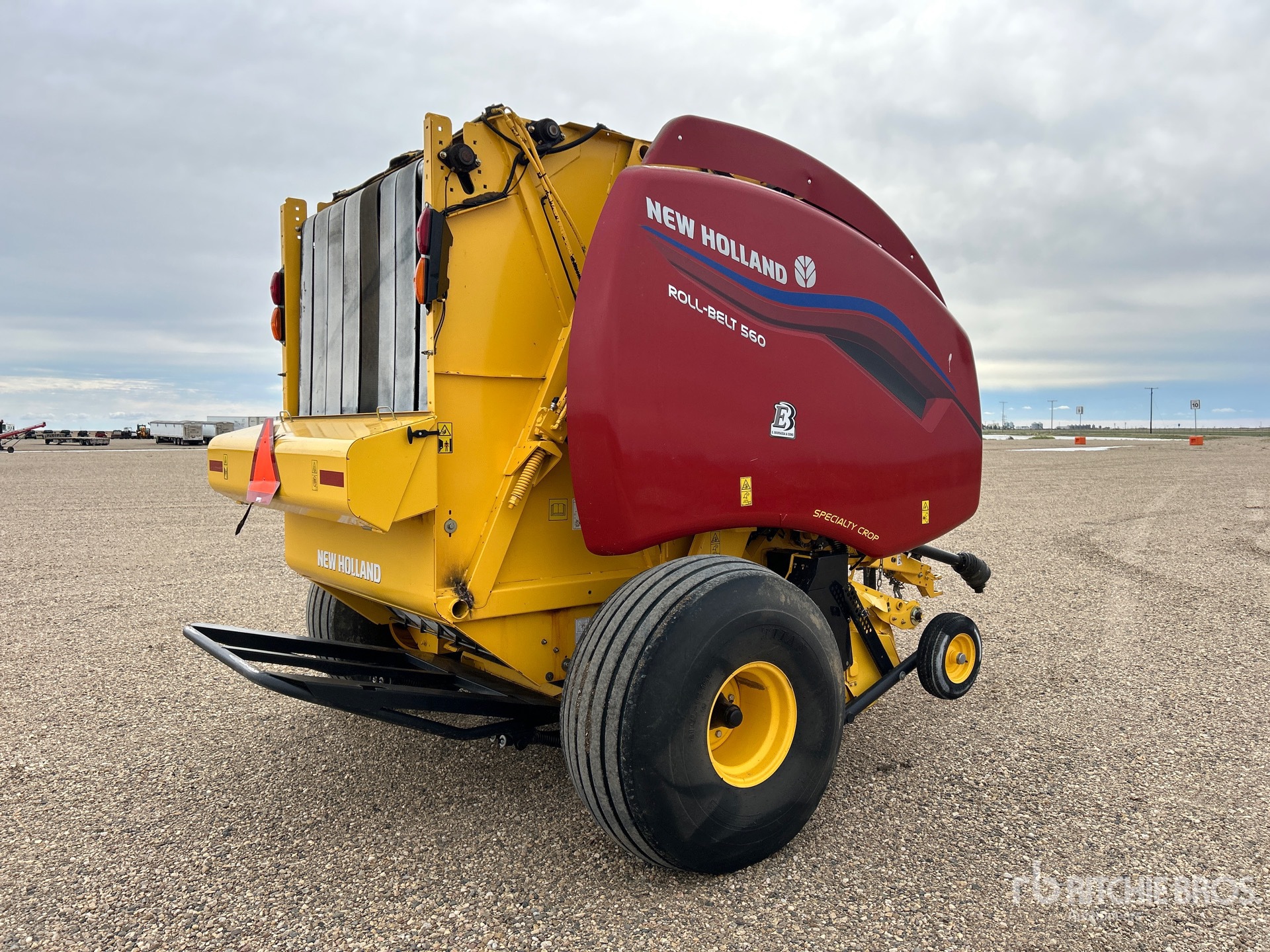 2022 New Holland RB560