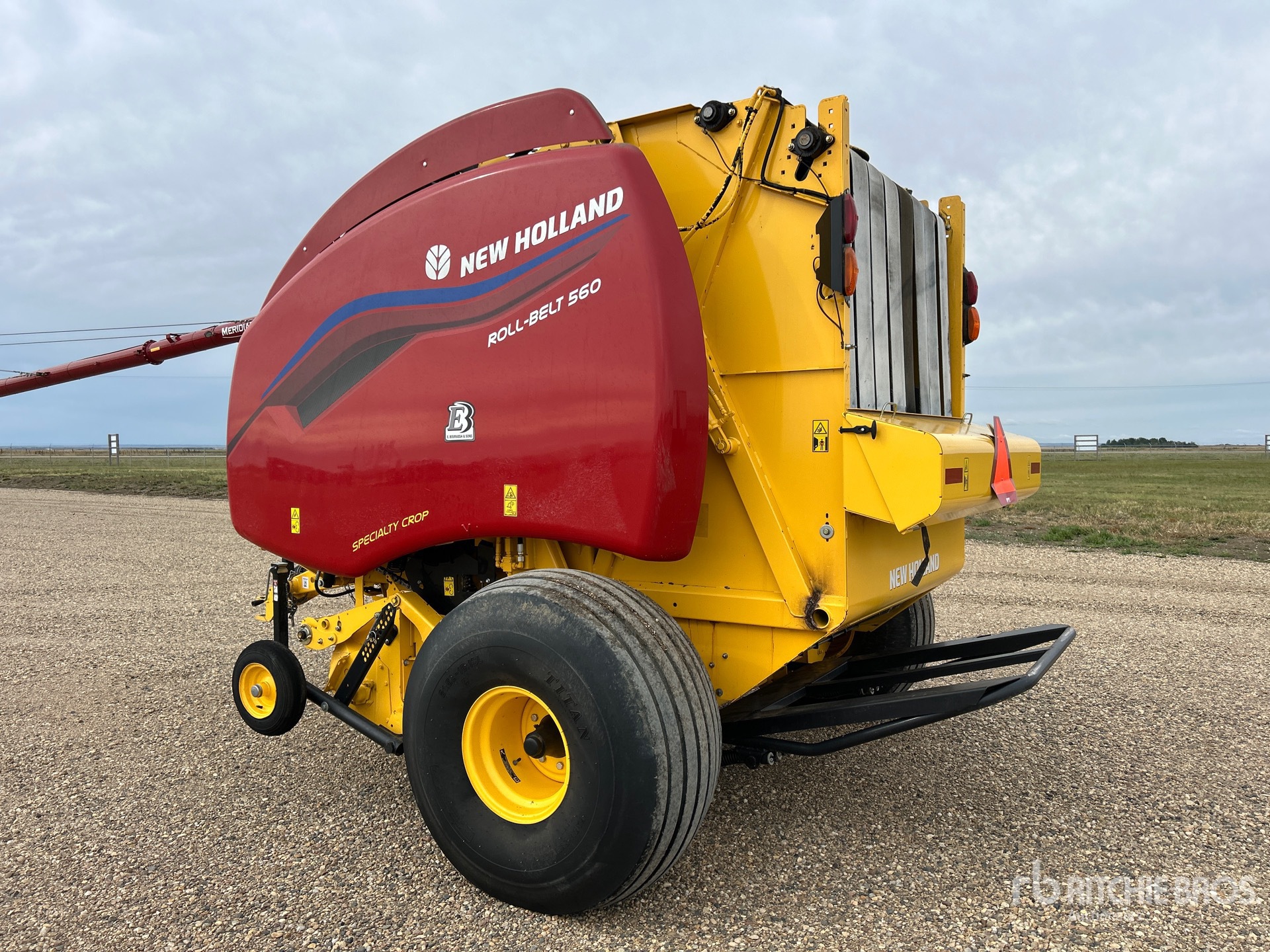 2022 New Holland RB560