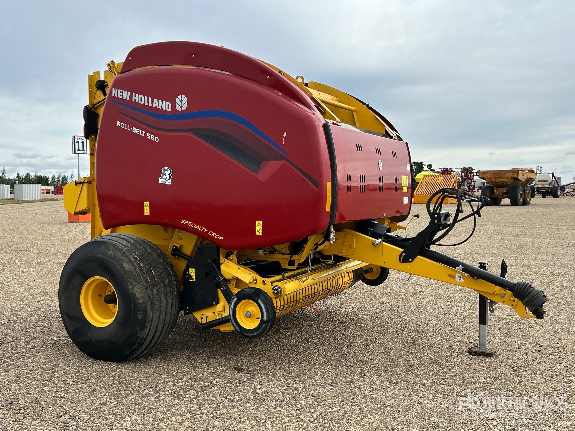 2022 New Holland RB560