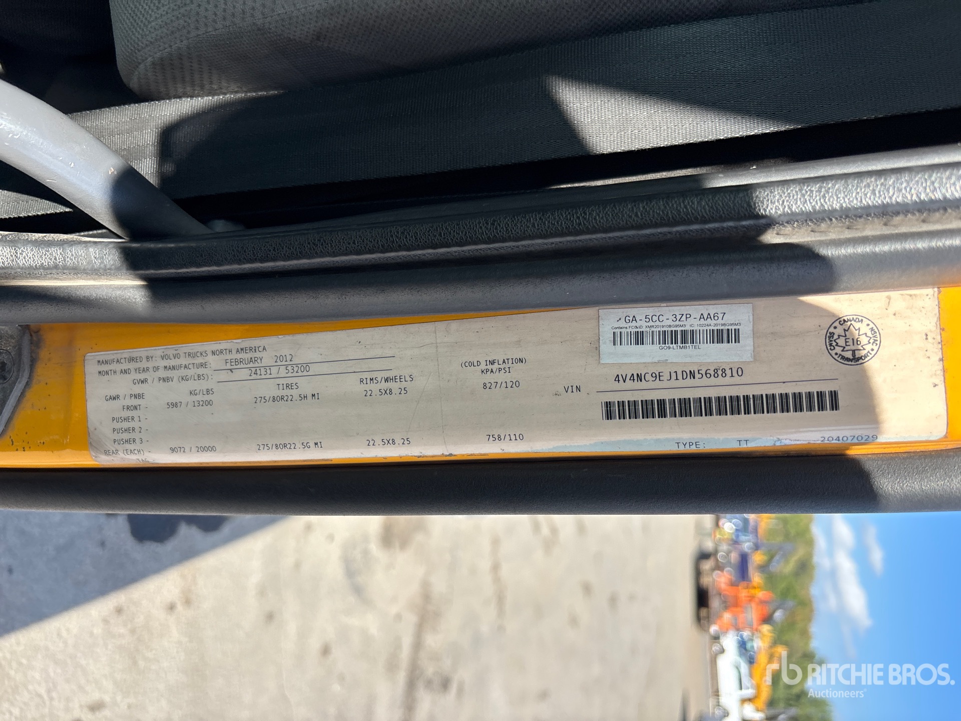 2013 Volvo VNL 64T 430