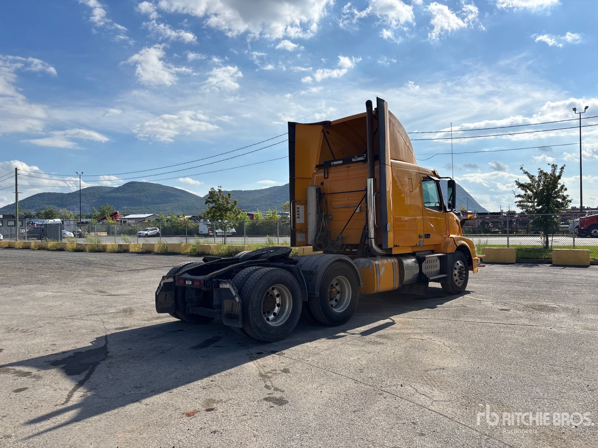 2013 Volvo VNL 64T 430