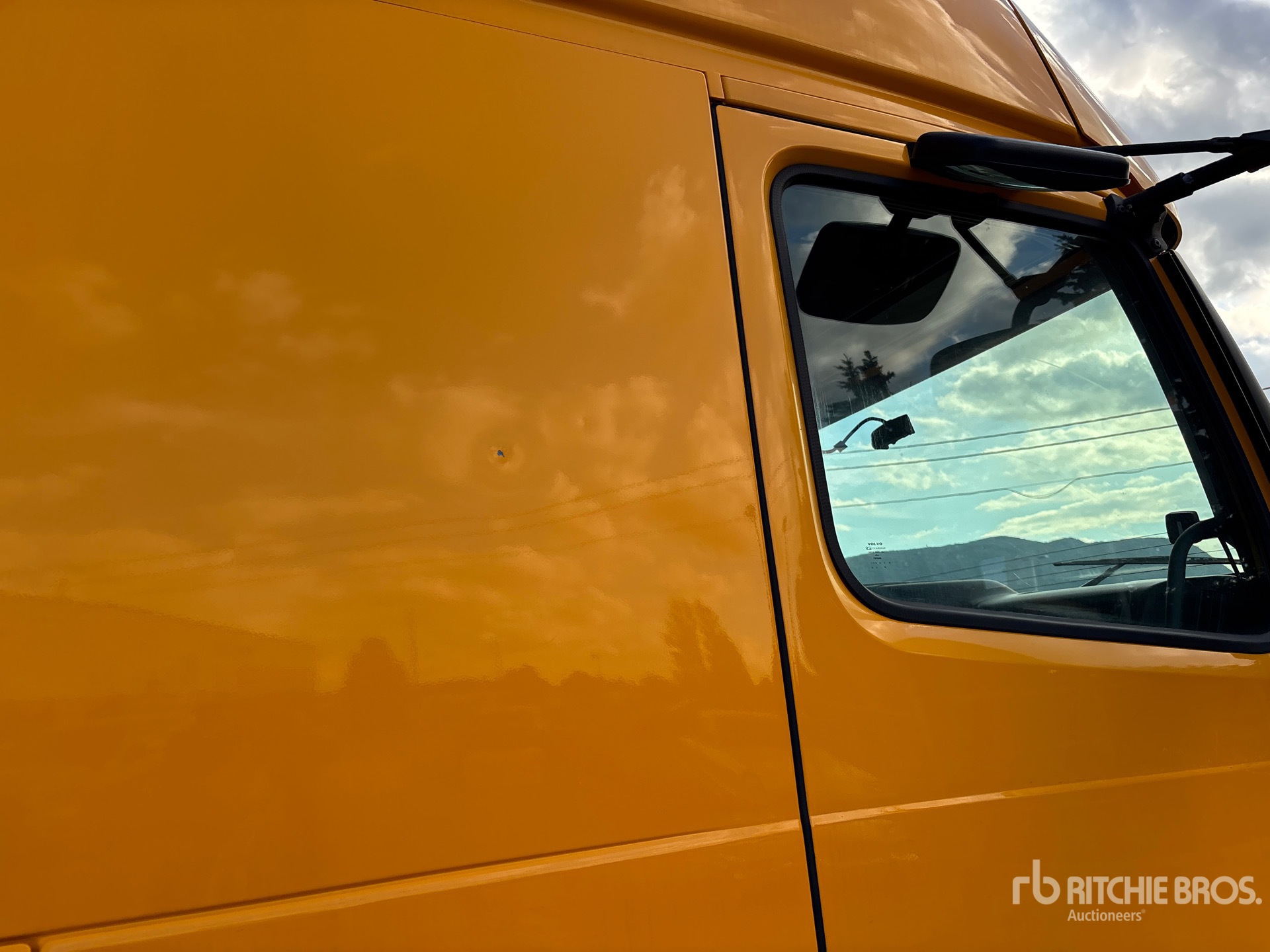 2014 Volvo VNL670
