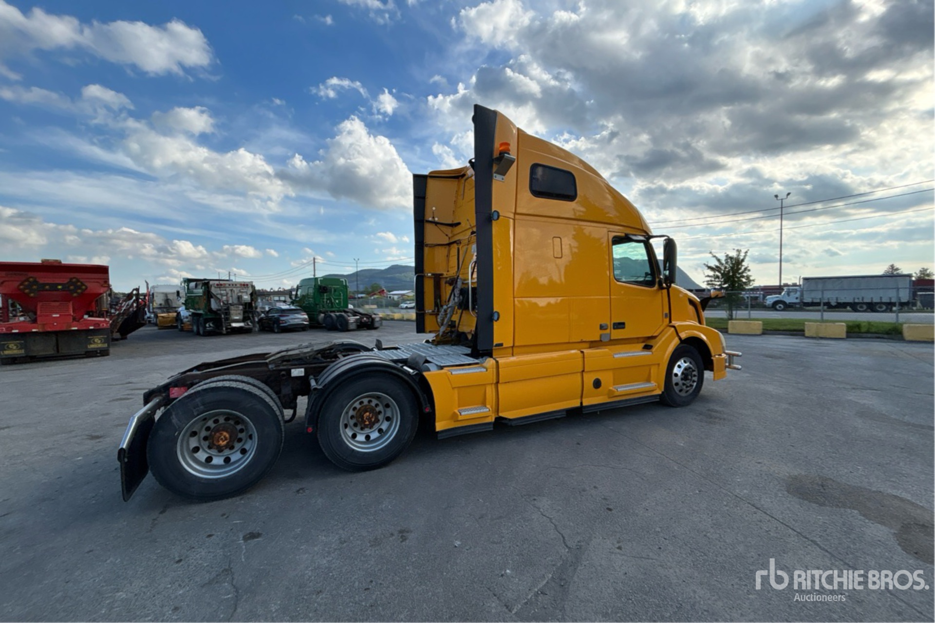 2014 Volvo VNL670