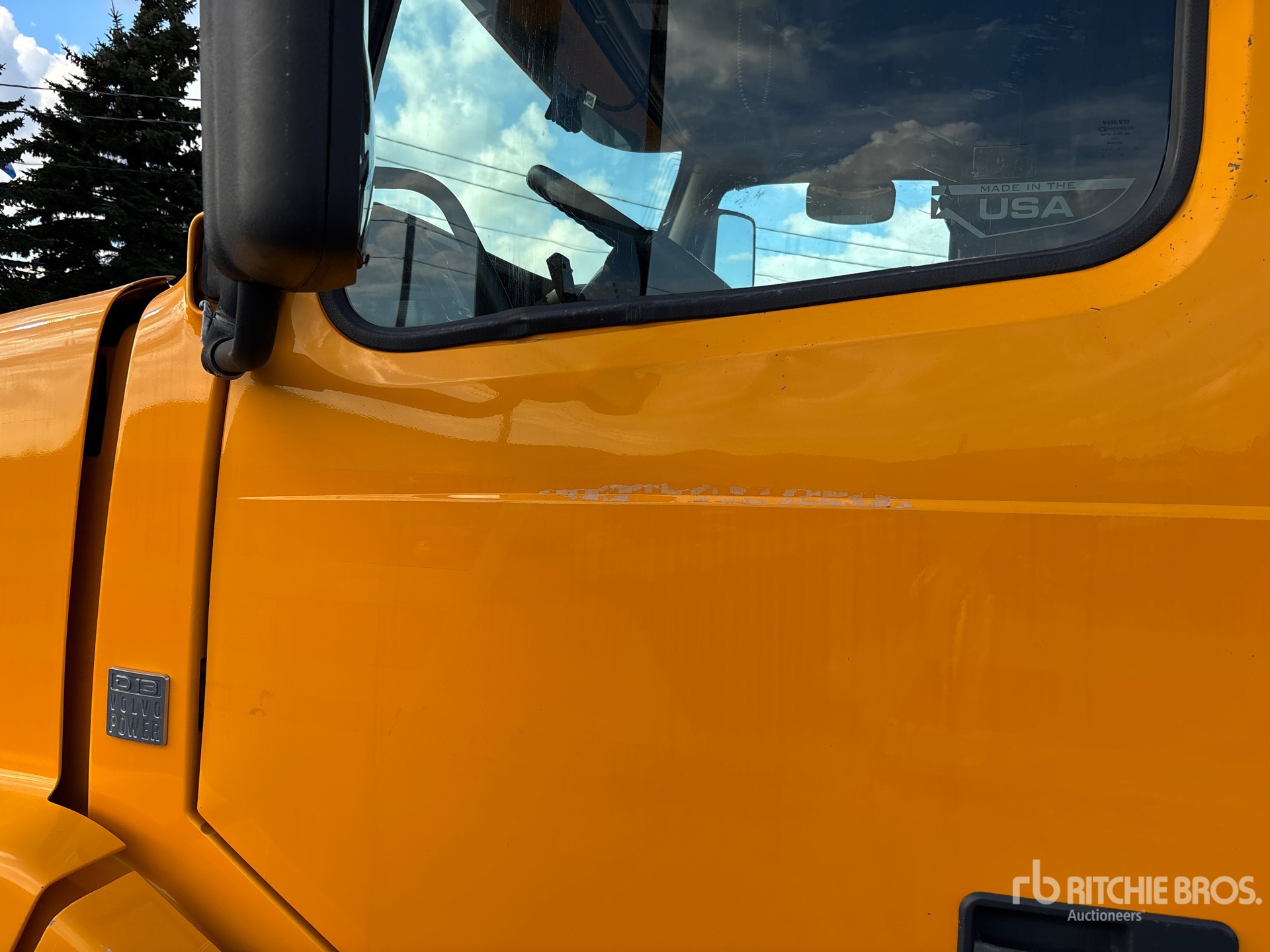 2014 Volvo VNL670