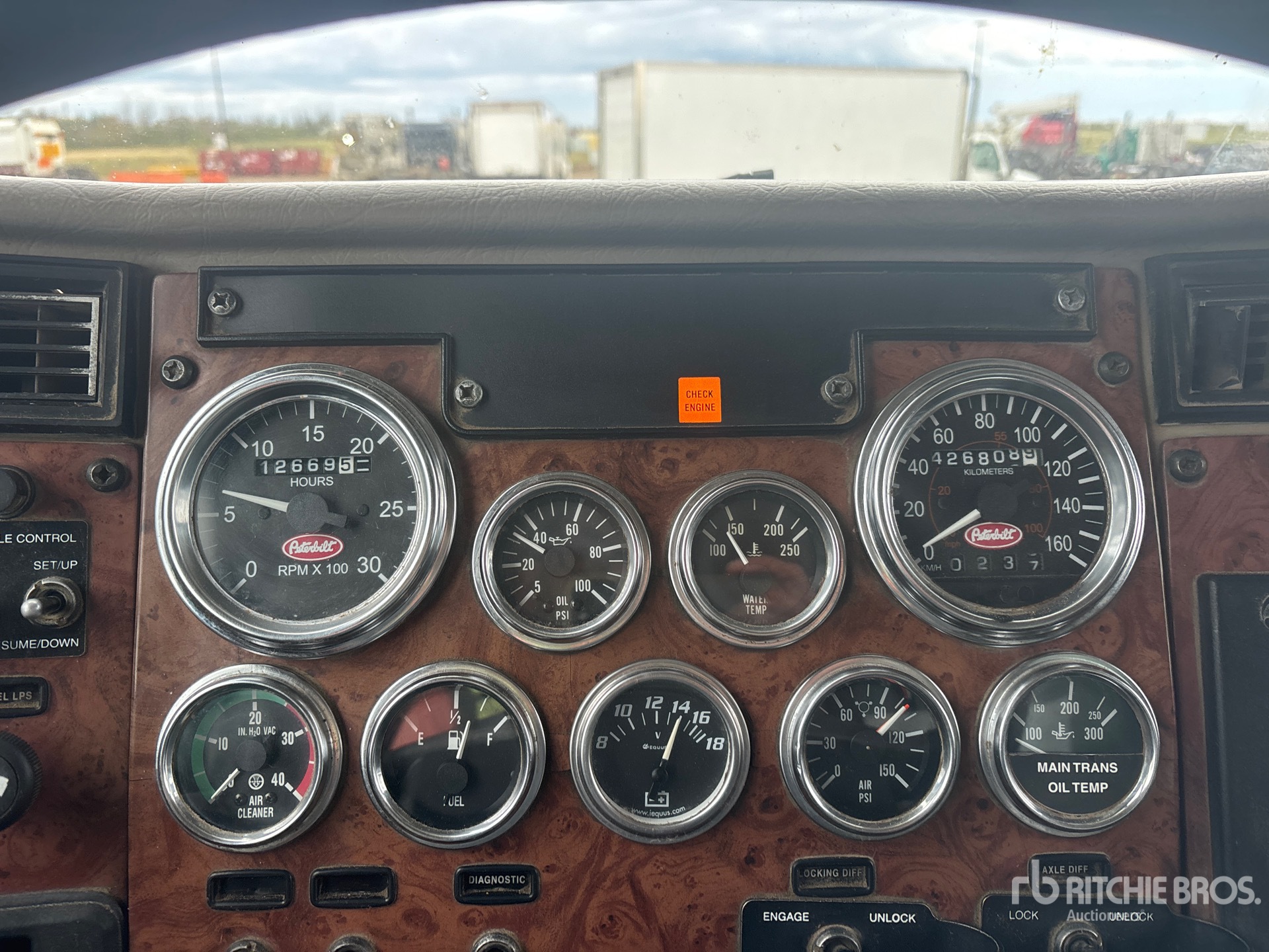 2007 Peterbilt 335