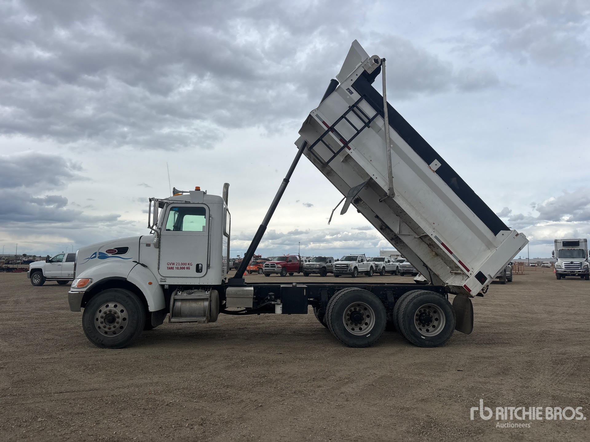 2007 Peterbilt 335