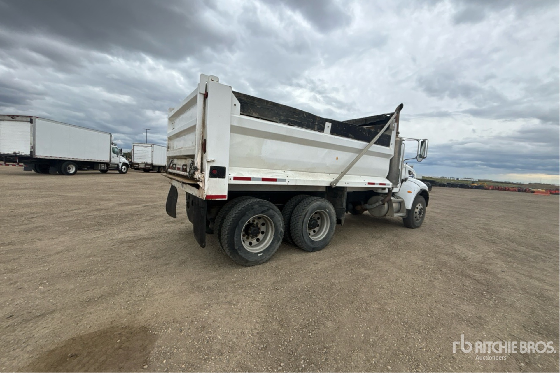 2007 Peterbilt 335