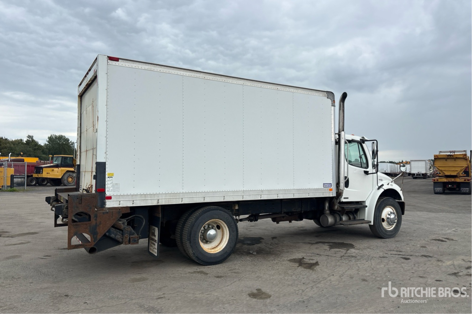 2007 Freightliner M2 106