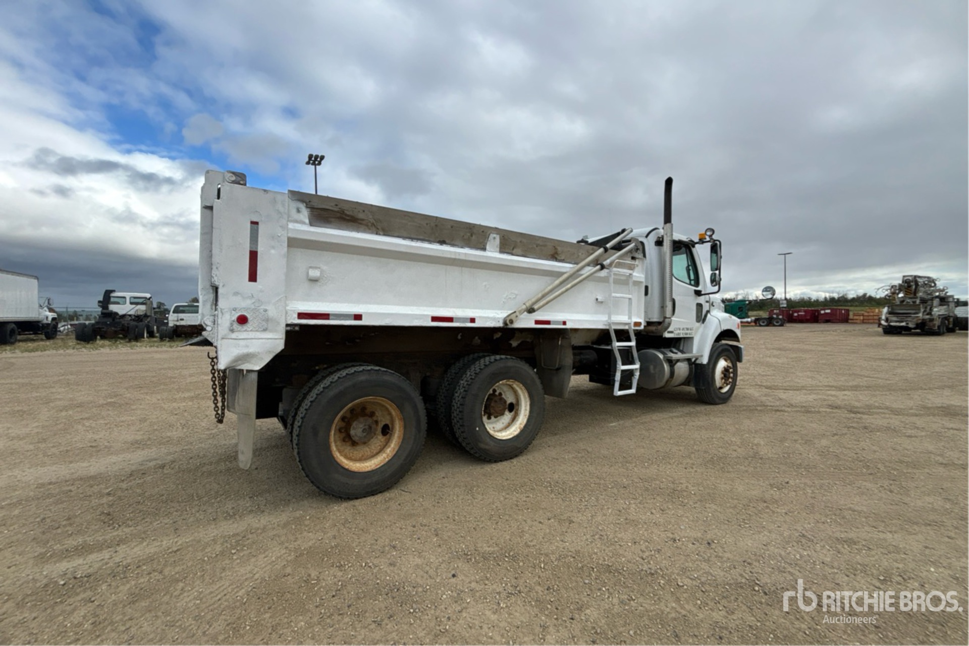2006 Freightliner M2 106V