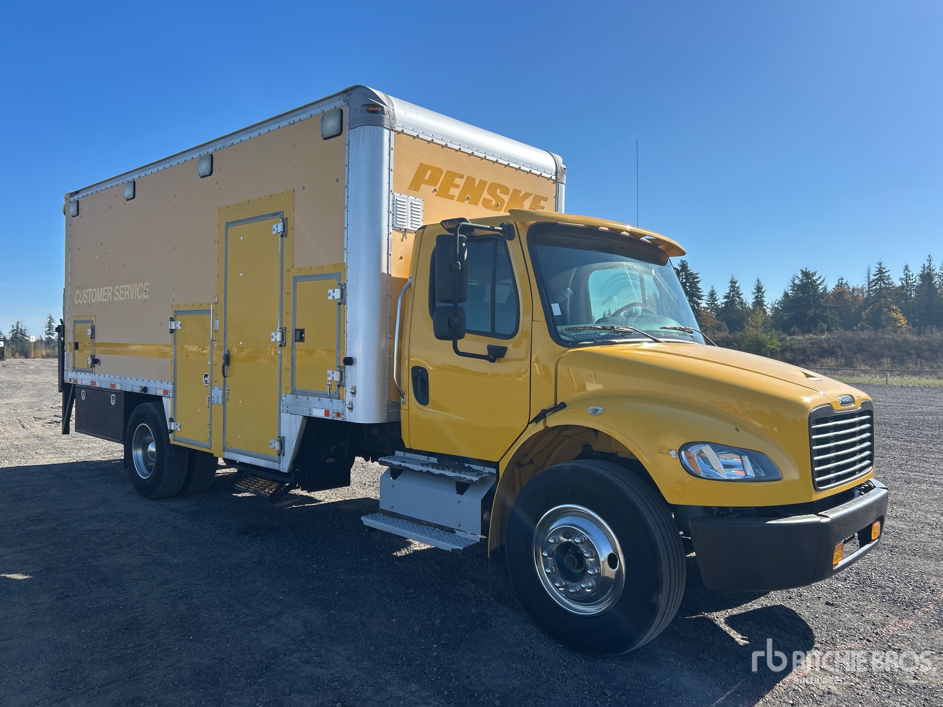 2013 Freightliner M2