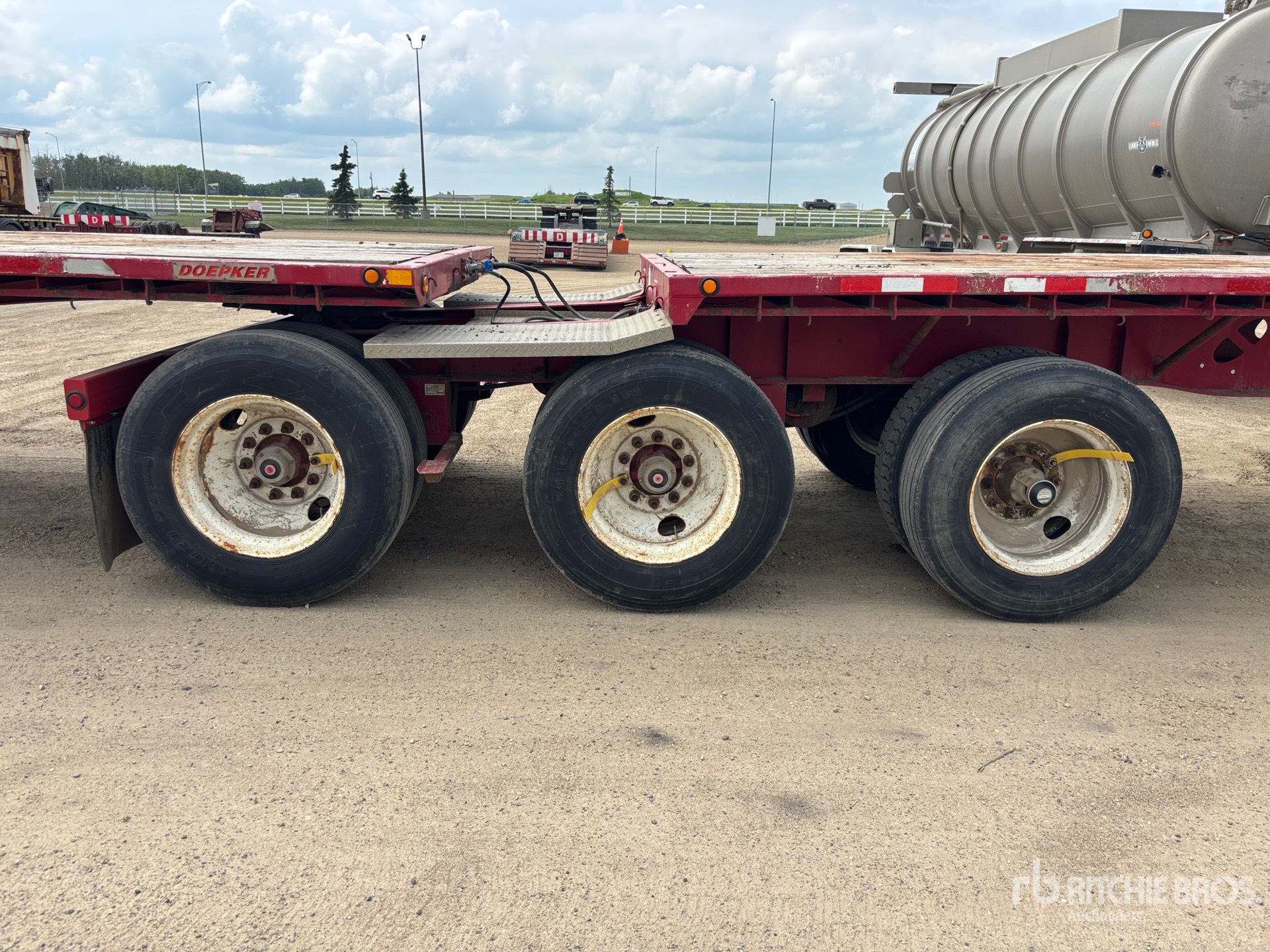 2007 Doepker 32 FT SUPER B-TRAIN LEAD