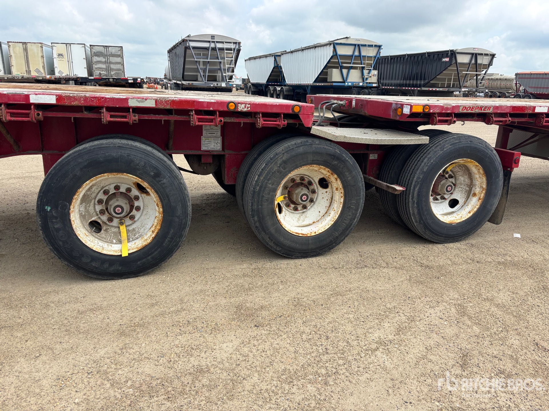 2007 Doepker 32 FT SUPER B-TRAIN LEAD