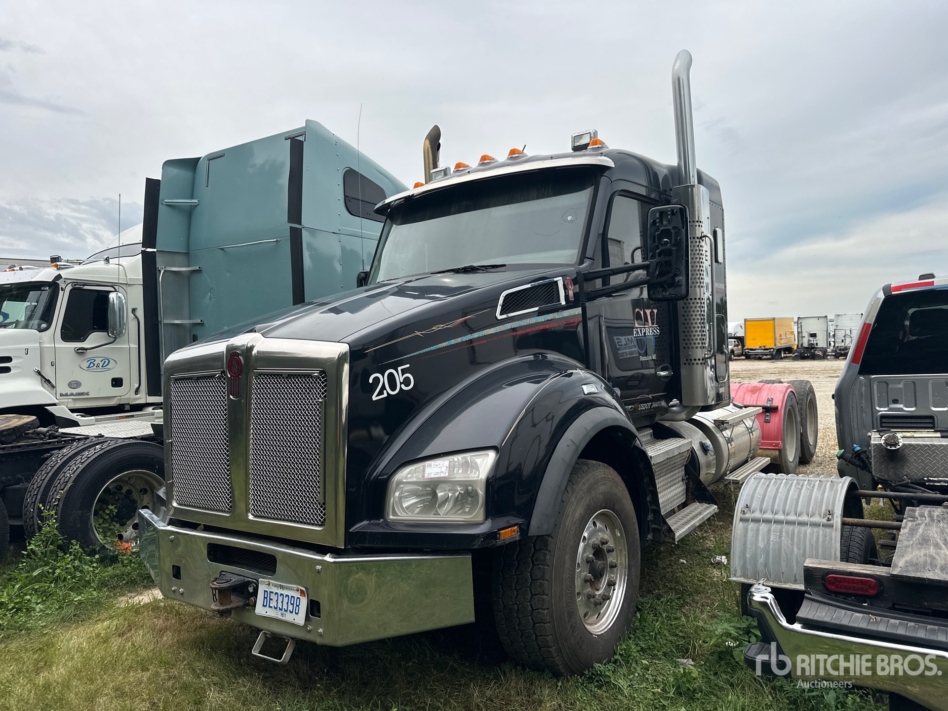 Photo of 2021 Kenworth T880