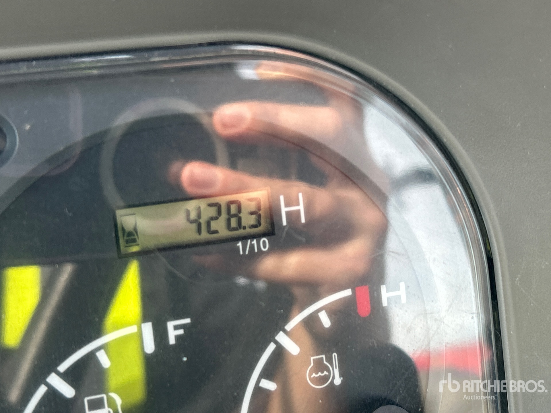 2017 Mahindra 2555