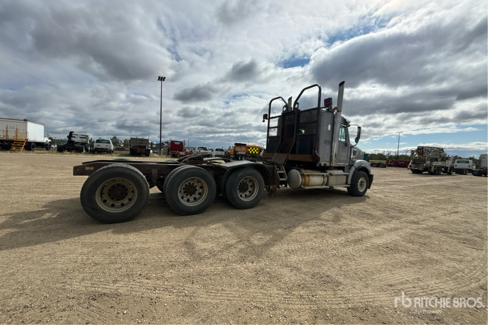 2019 Freightliner Coronado 122SD