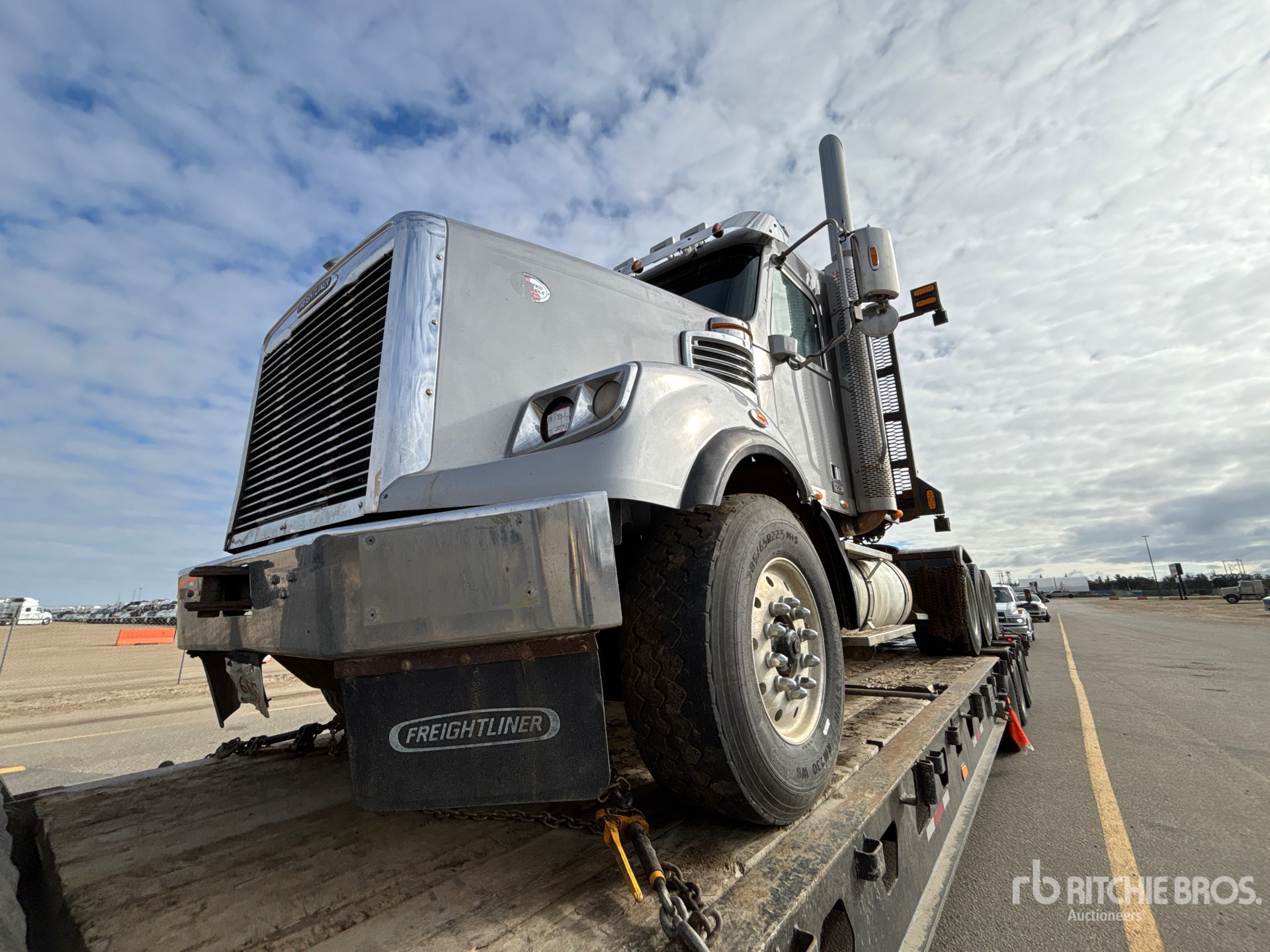 2019 Freightliner Coronado 122SD