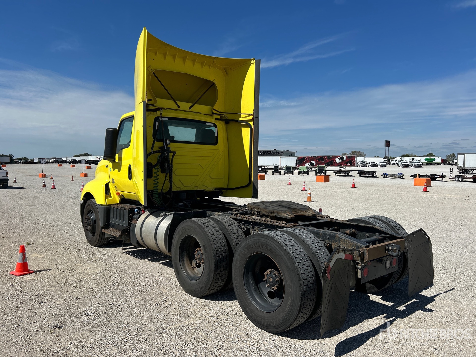 2023 International LT625
