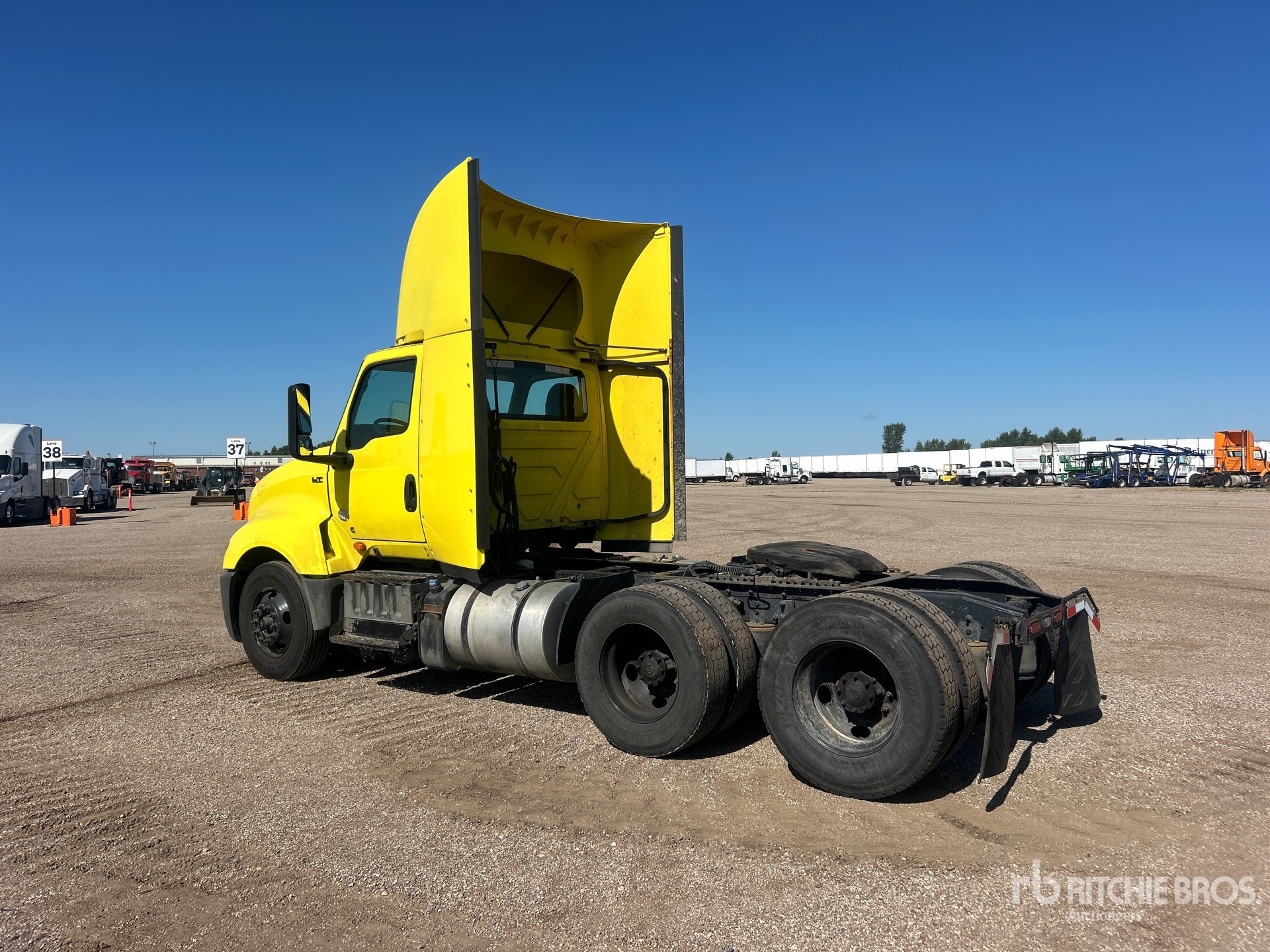 2023 International LT625