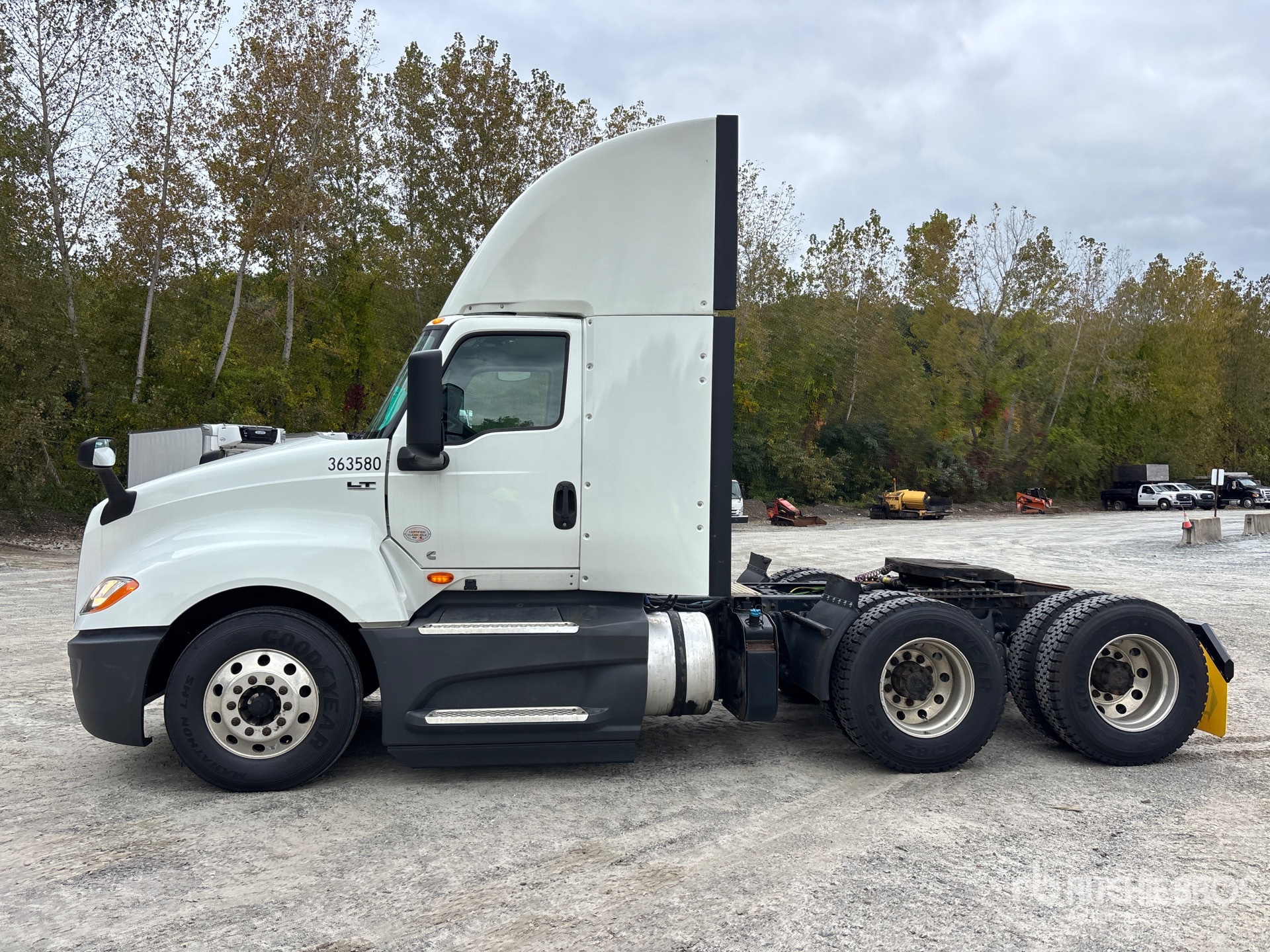 2022 International LT625