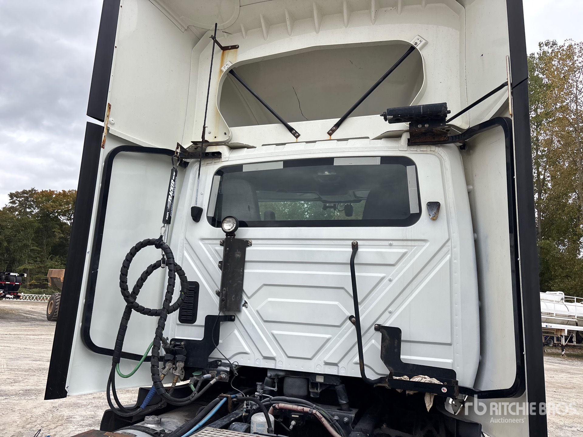 2022 International LT625