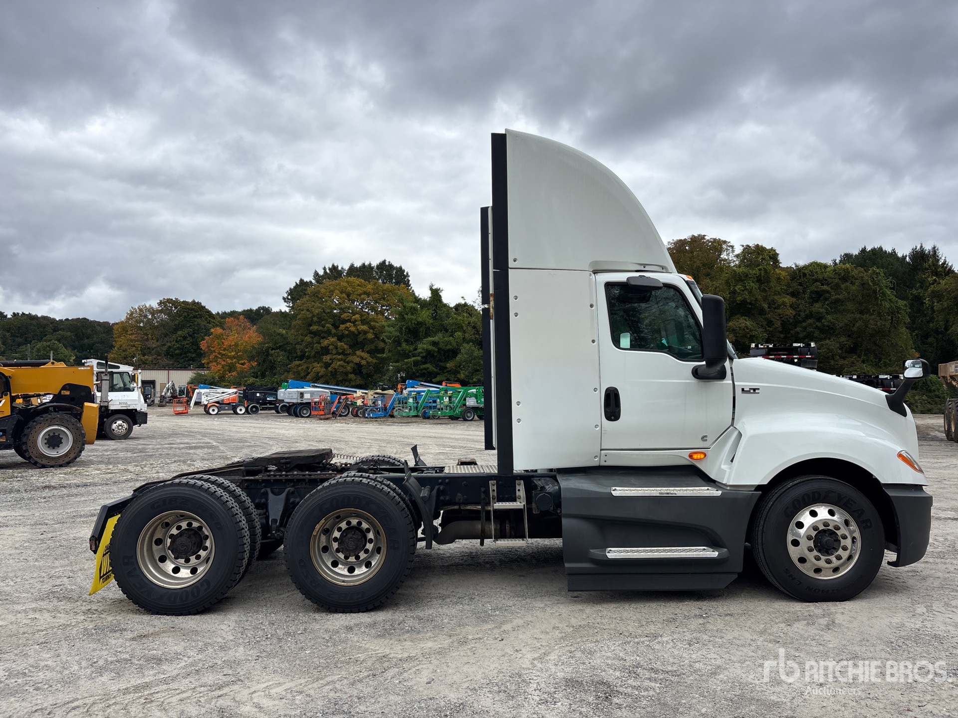 2022 International LT625