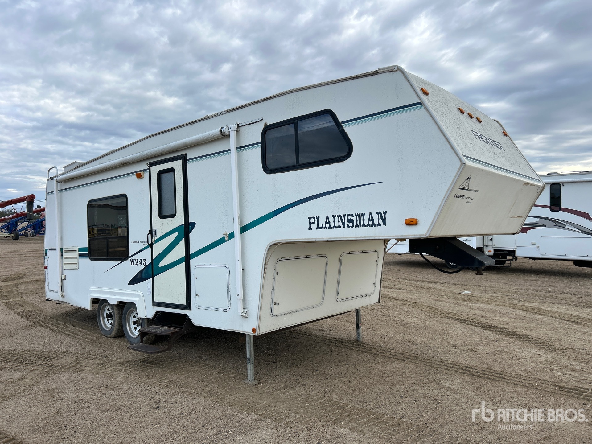 1999 Frontier W243
