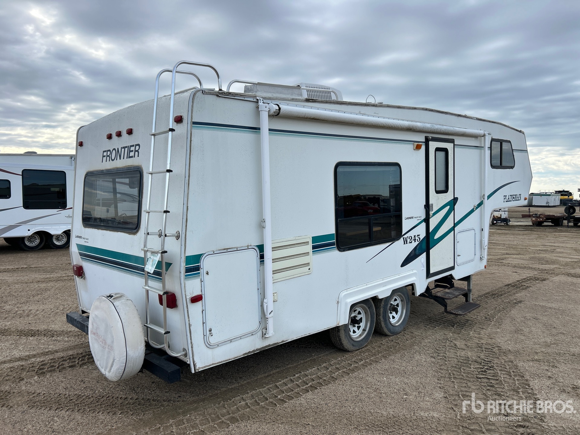 1999 Frontier W243