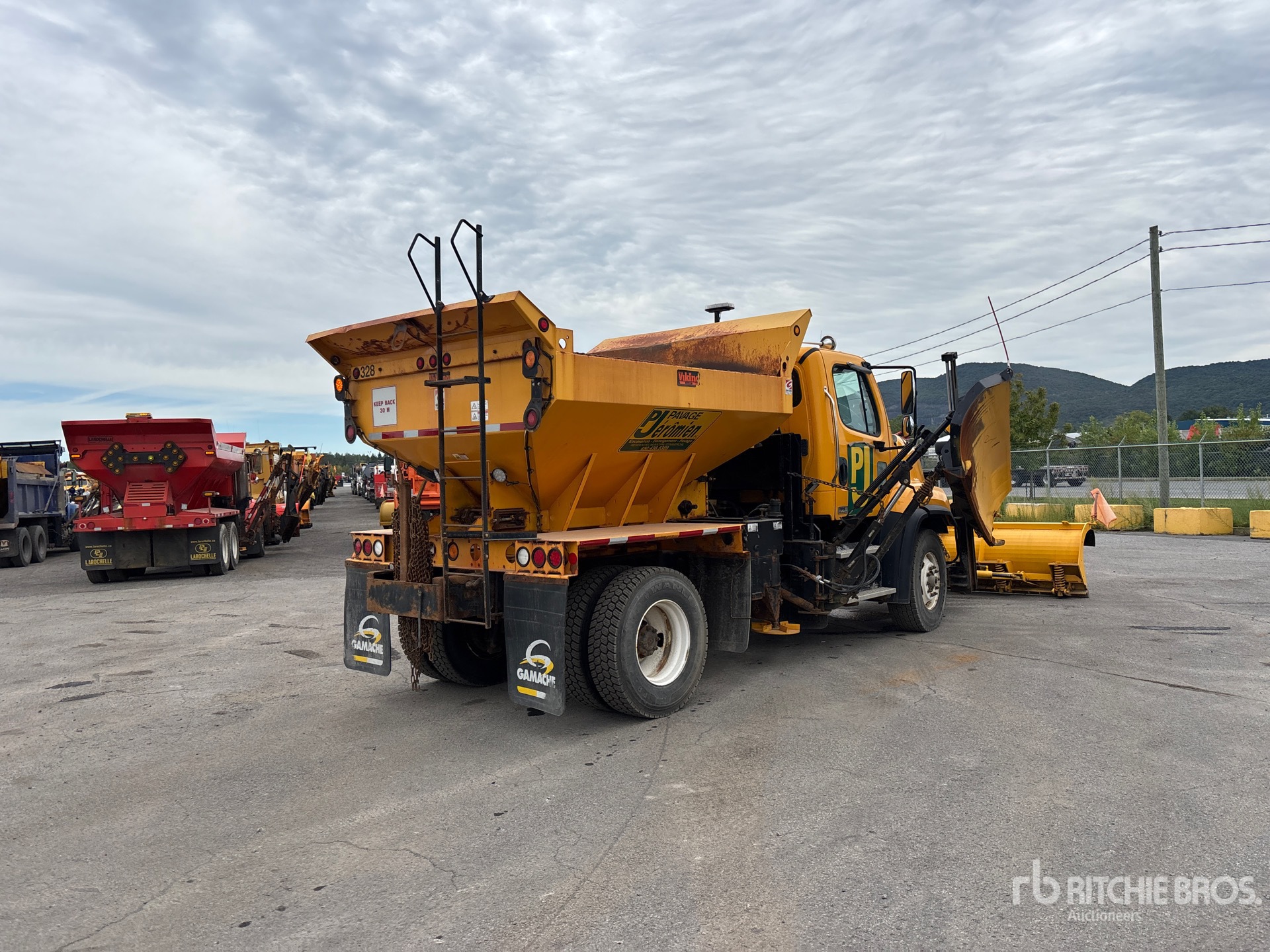2015 Freightliner 108SD