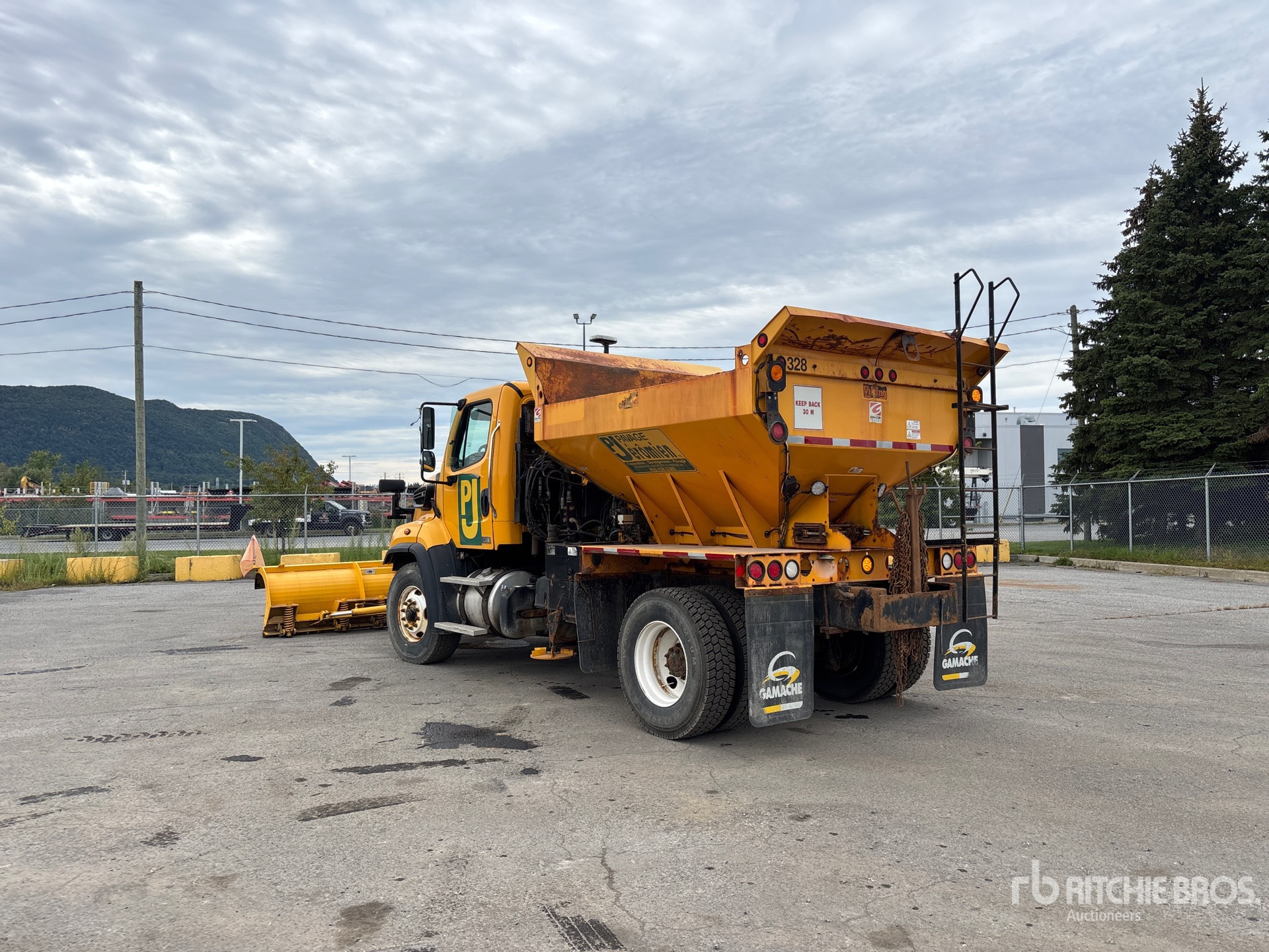 2015 Freightliner 108SD