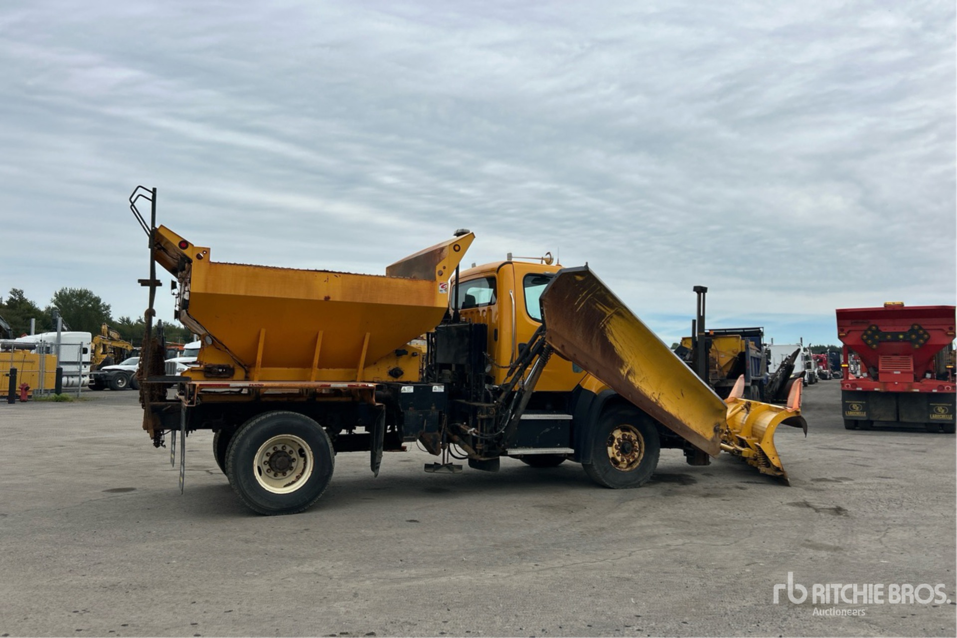 2015 Freightliner 108SD