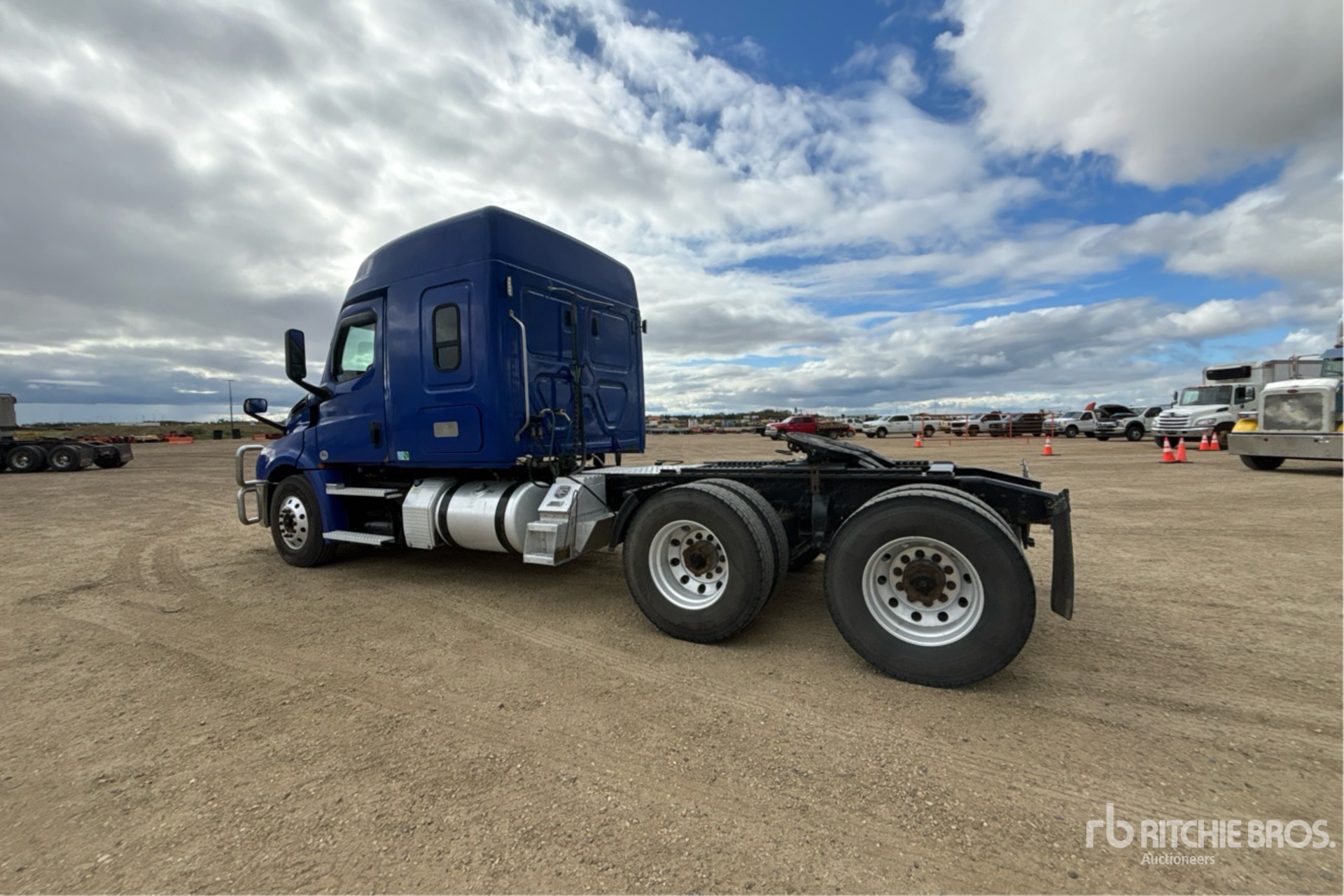2020 Freightliner CASCADIA 126