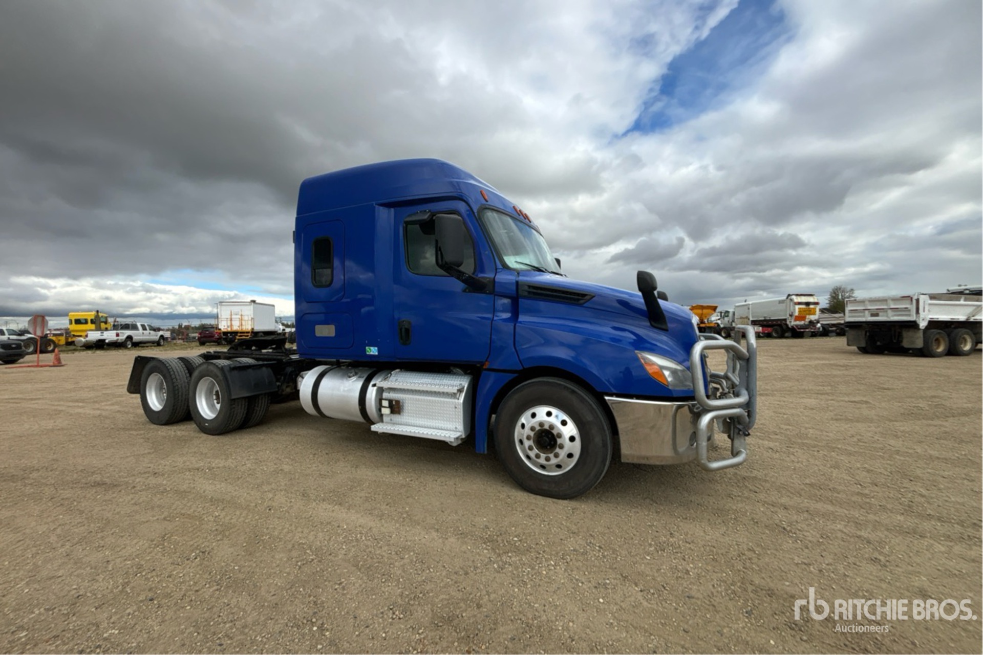 2020 Freightliner CASCADIA 126