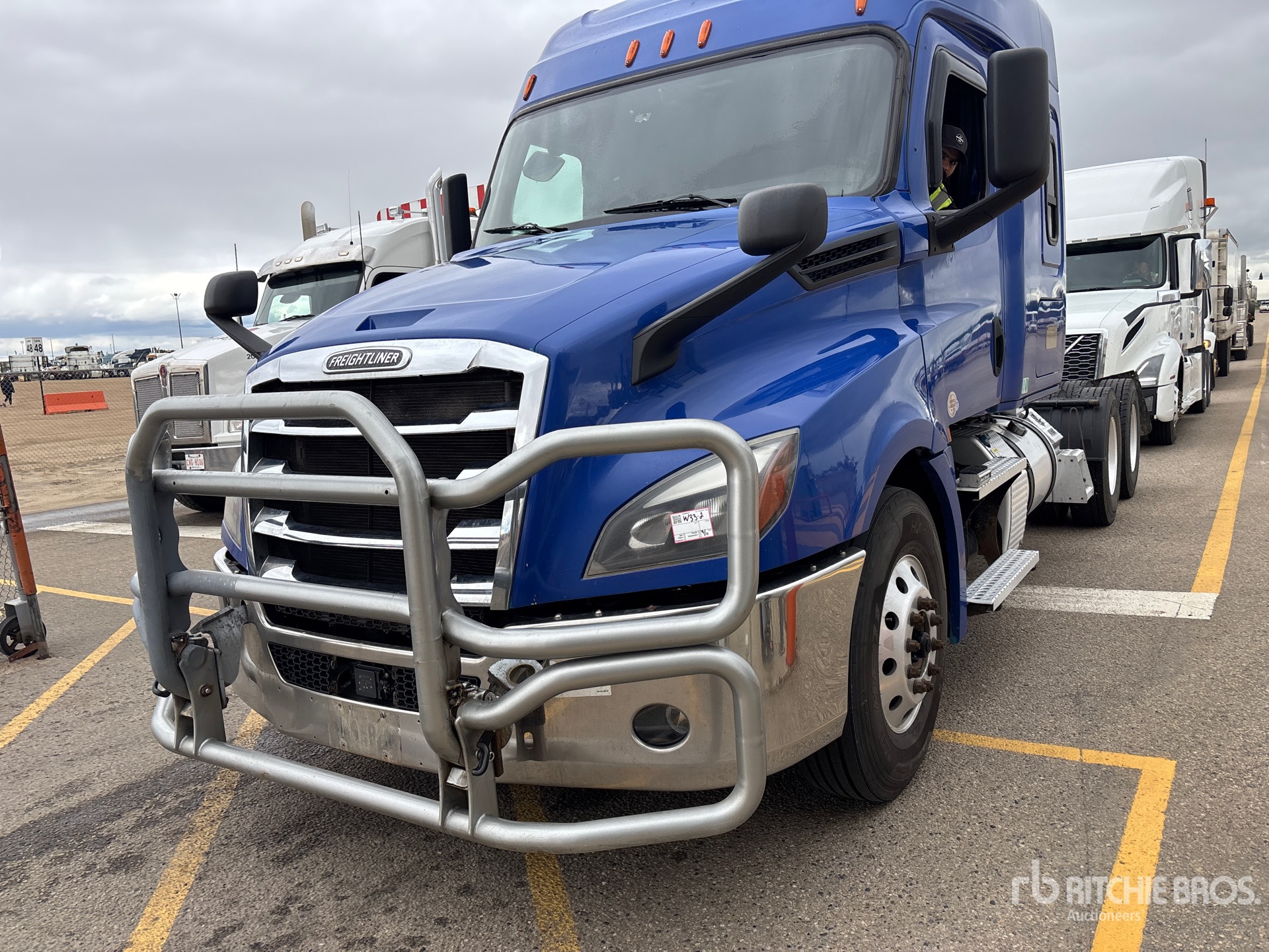 2020 Freightliner CASCADIA 126