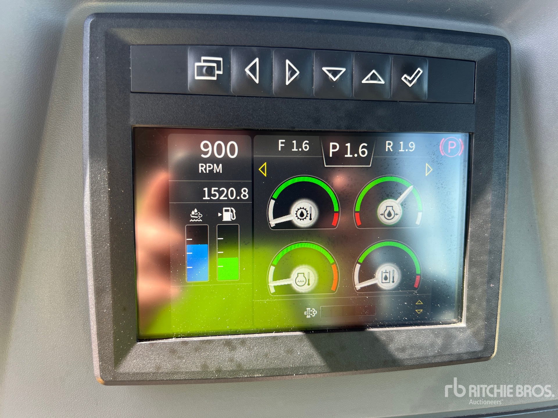 2023 John Deere 700L LGP