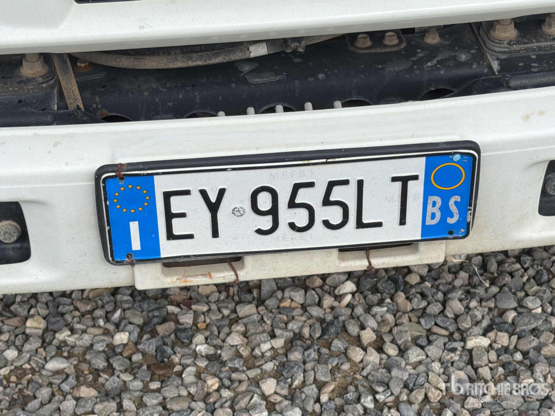 2015 Isuzu N1R85