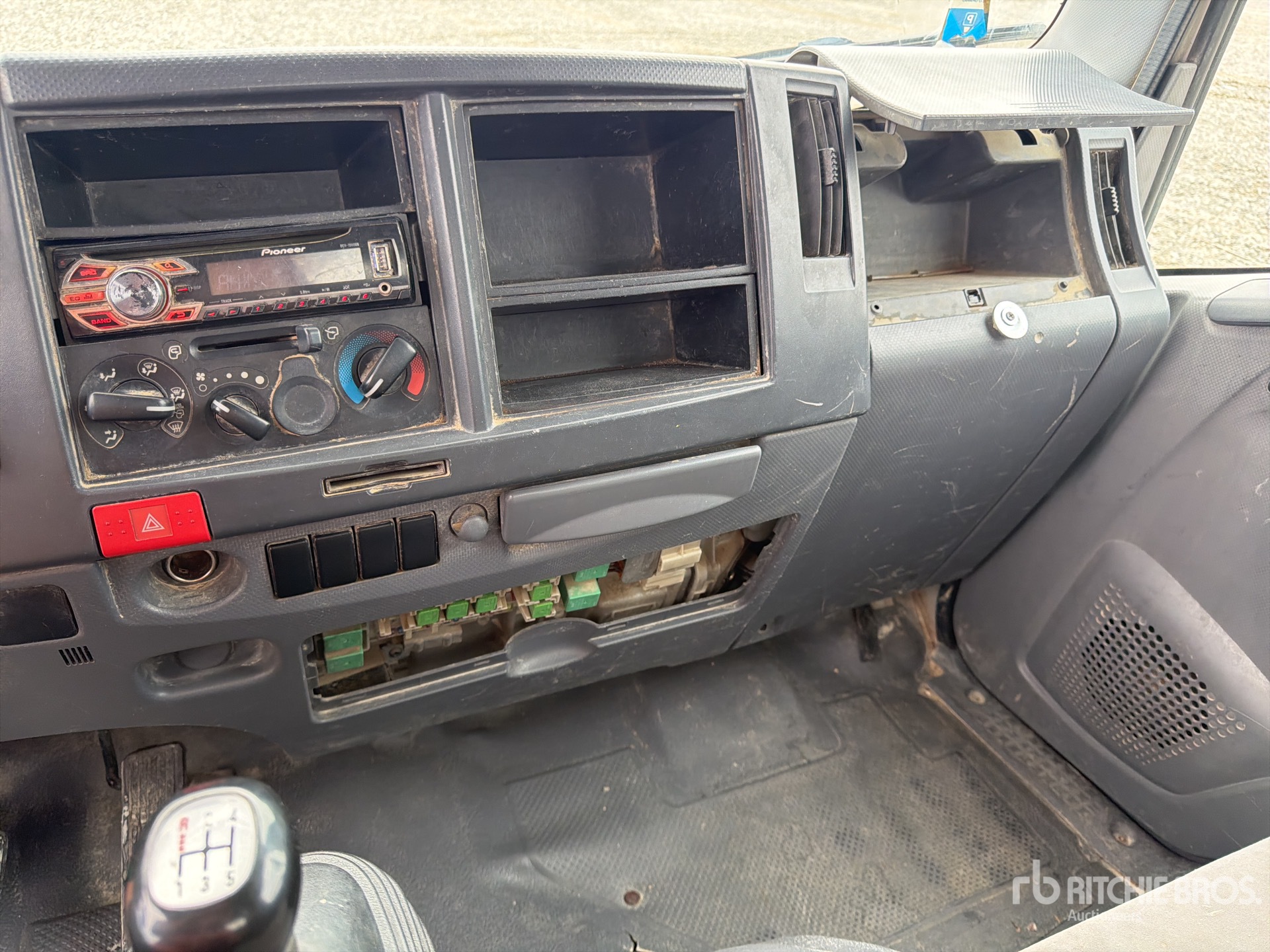 2015 Isuzu N1R85