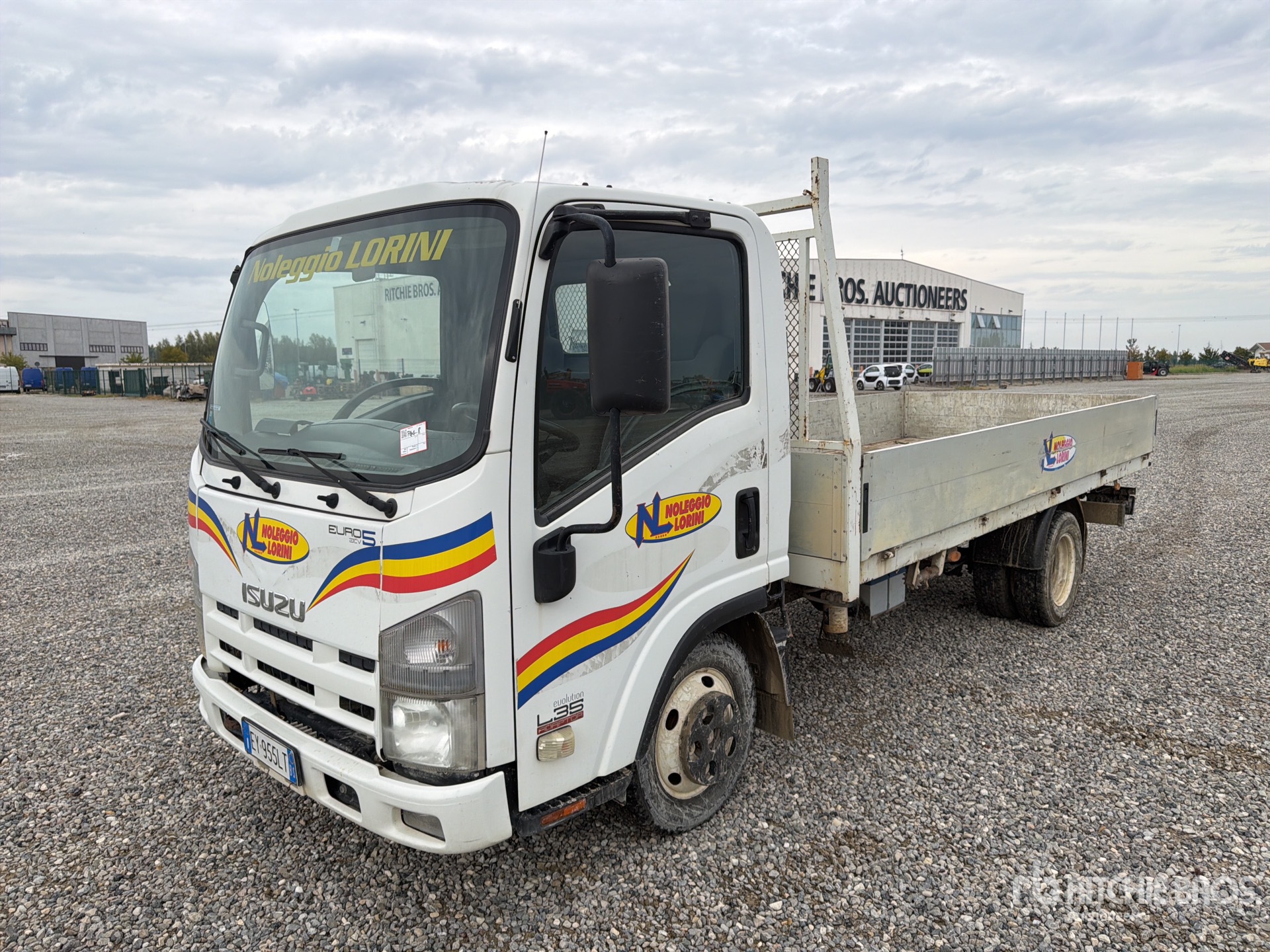 Photo of 2015 Isuzu N1R85