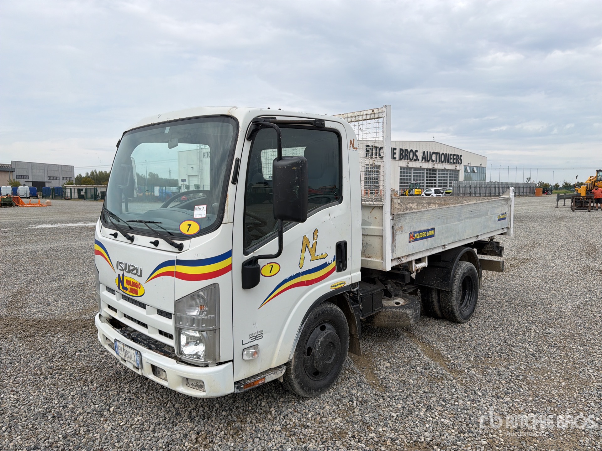 Photo of 2011 Isuzu NLR 85