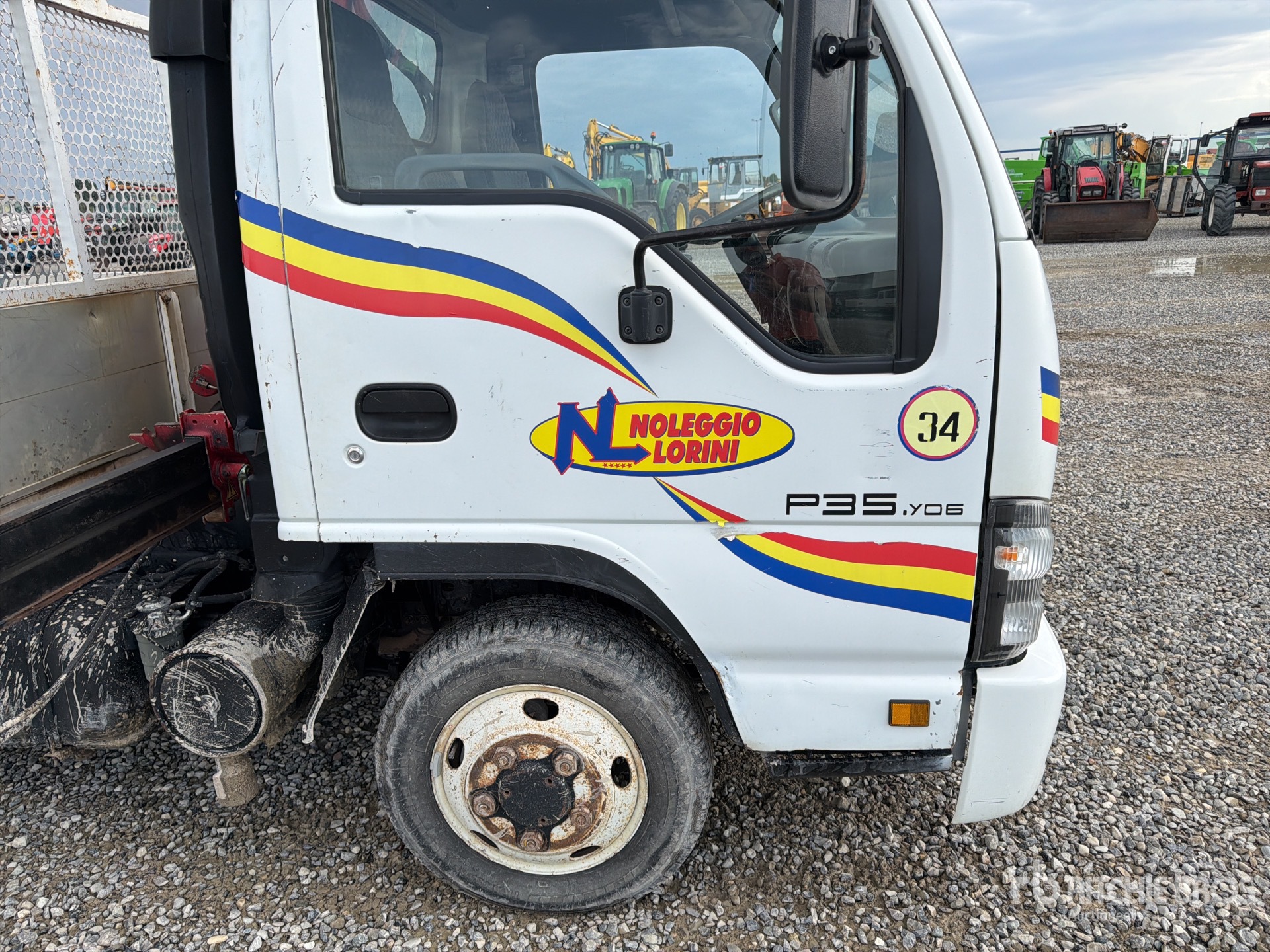 2006 Isuzu NPR77