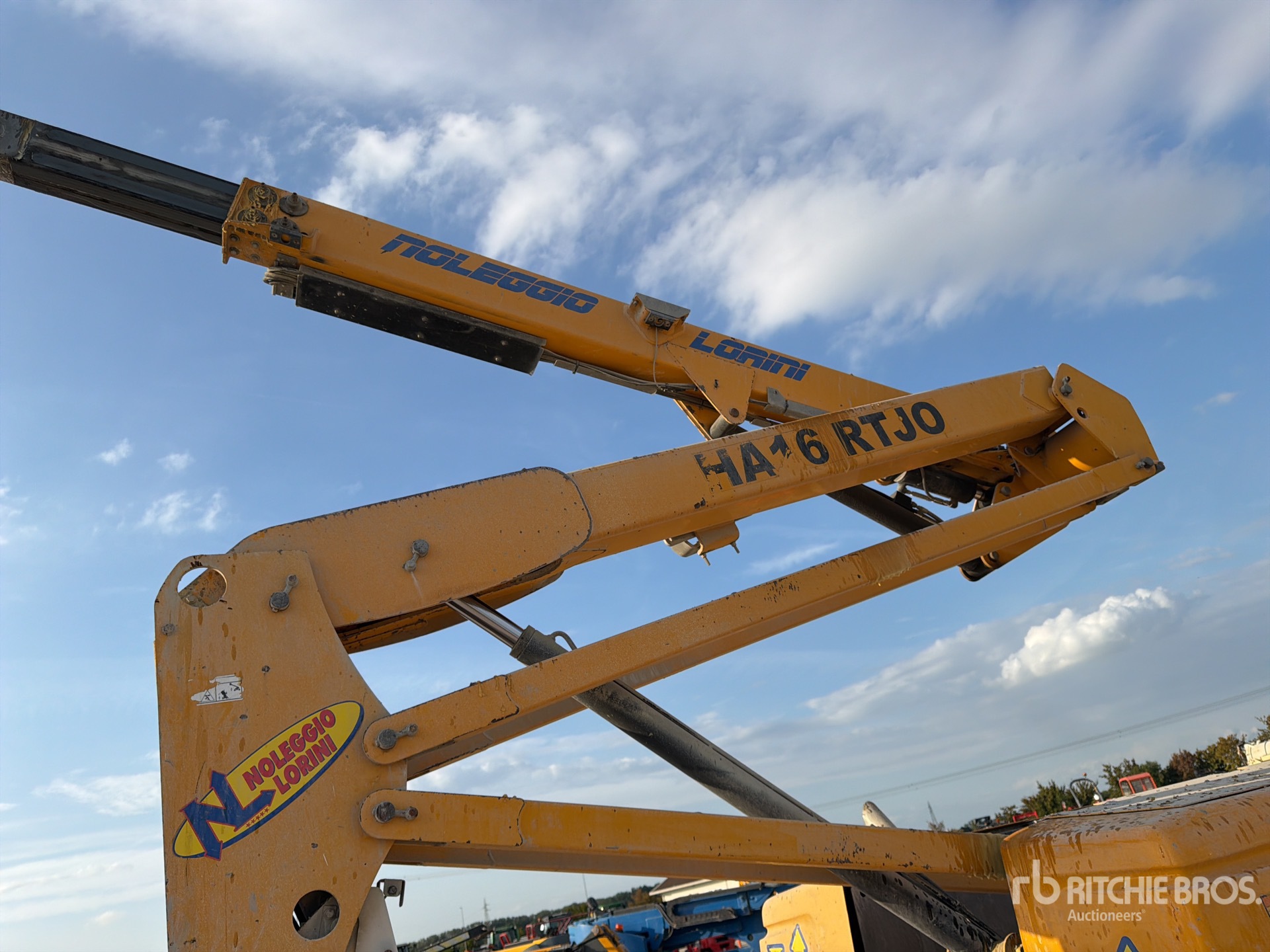 2016 Haulotte HA16RT