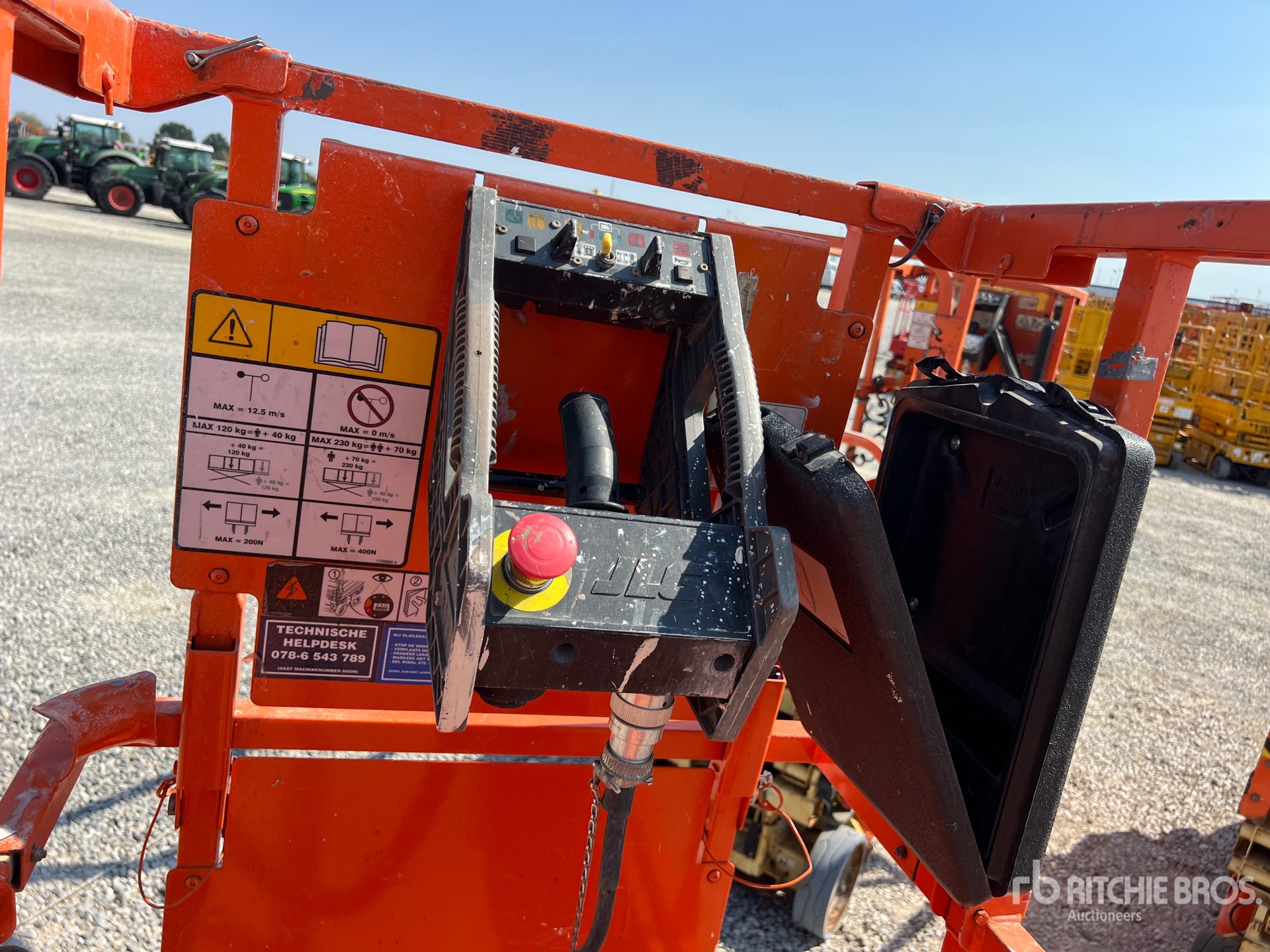 2015 JLG 1930 ES