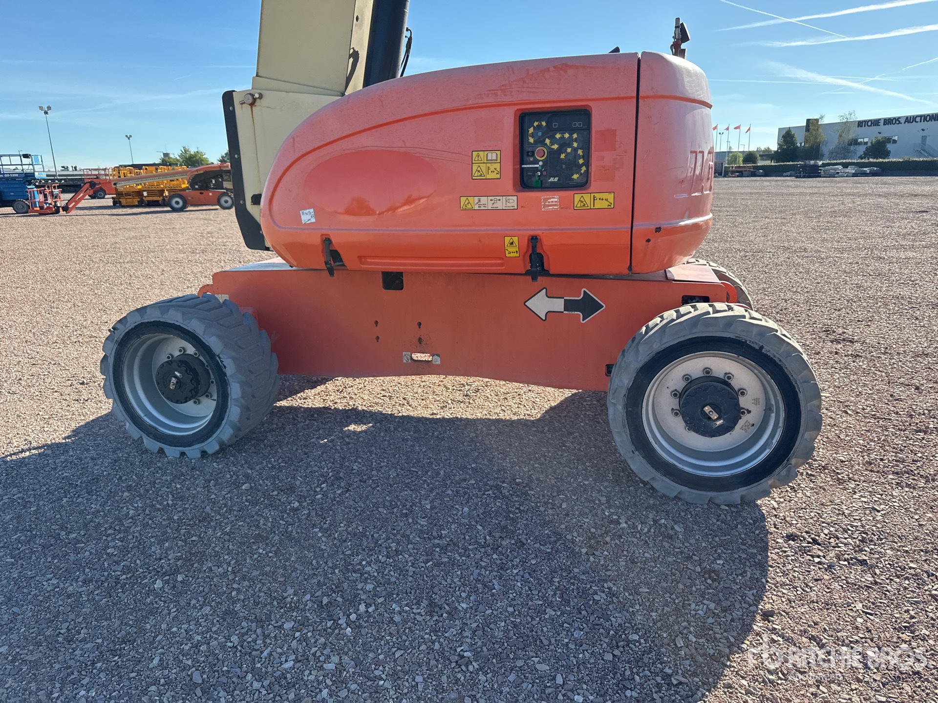 2014 JLG 800 AJ