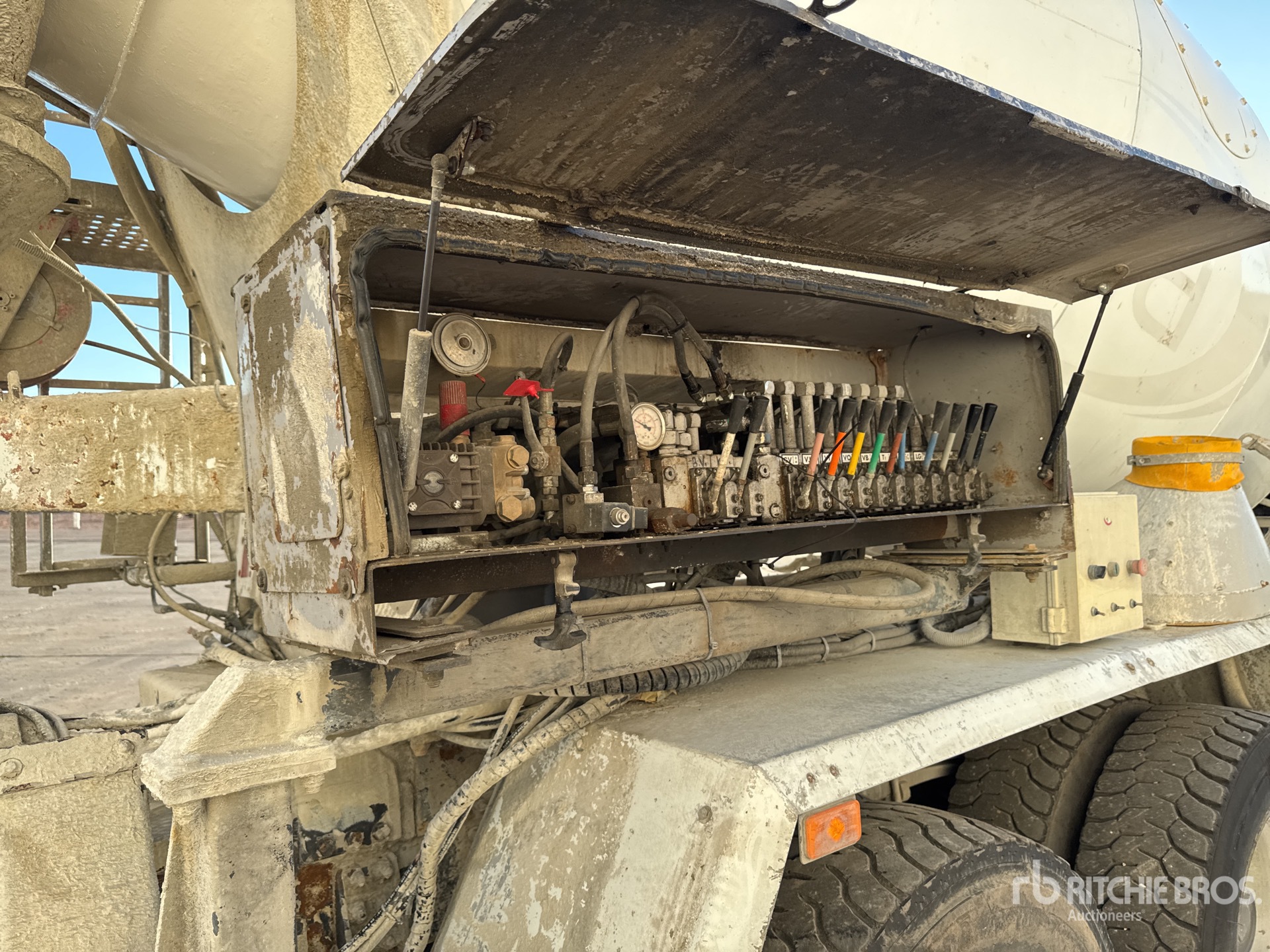 2014 Renault 8X4 CAMION TOUPIE